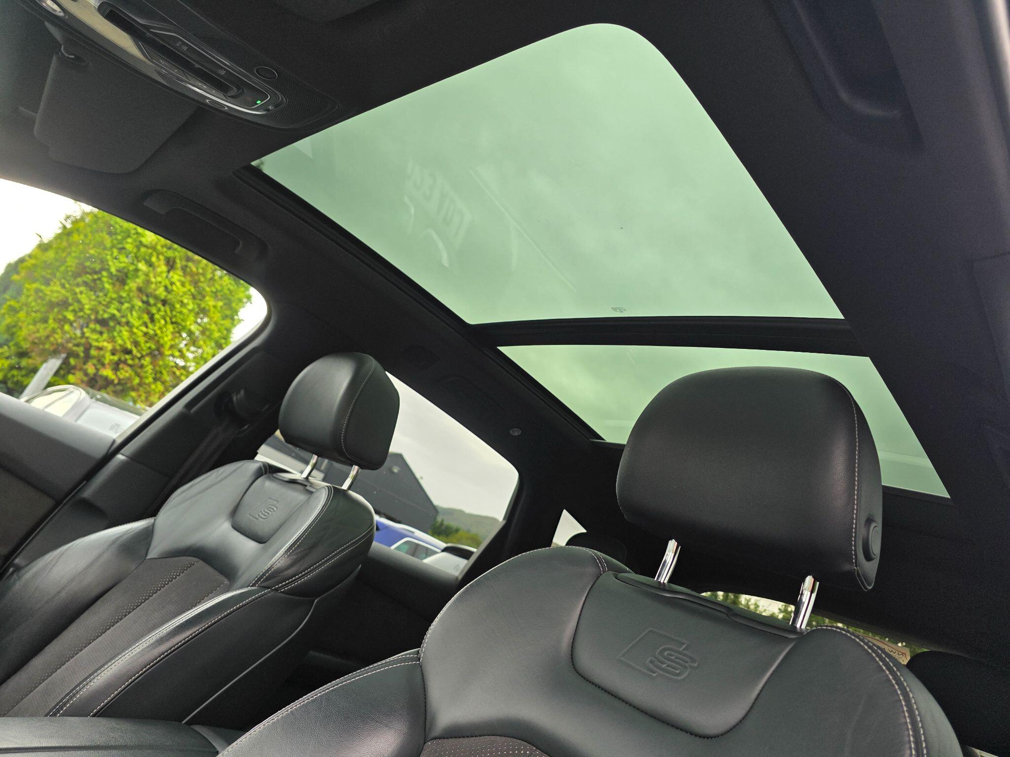 Audi Q7 view 15