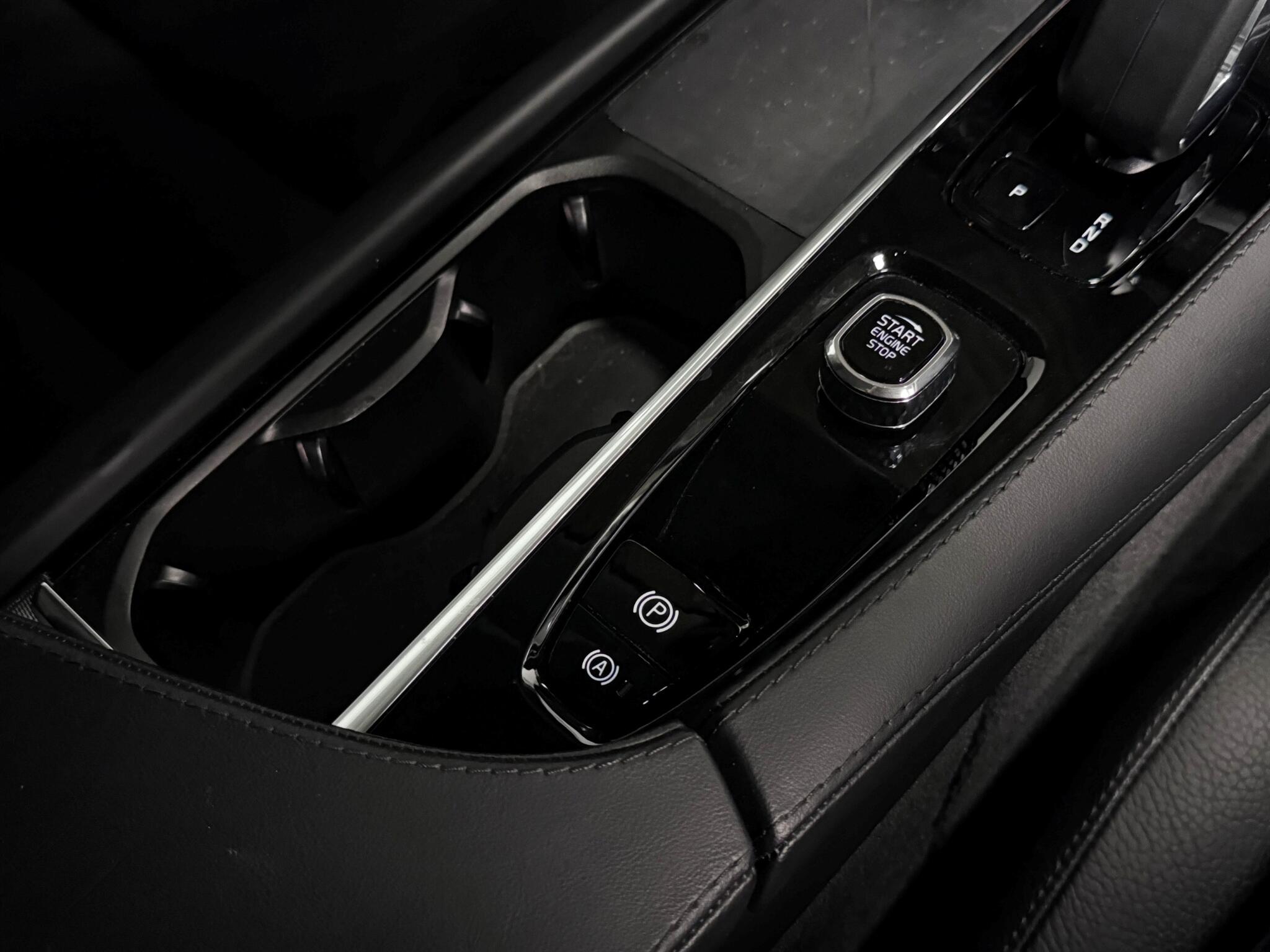 Volvo XC90 view 40