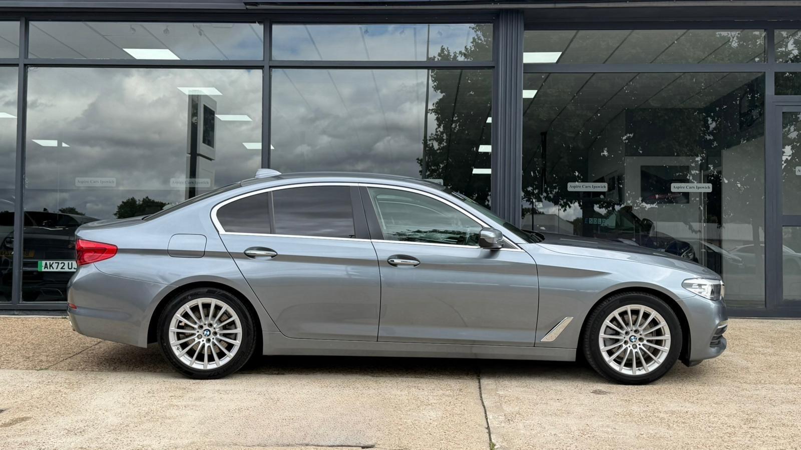 BMW 5 Series view 3