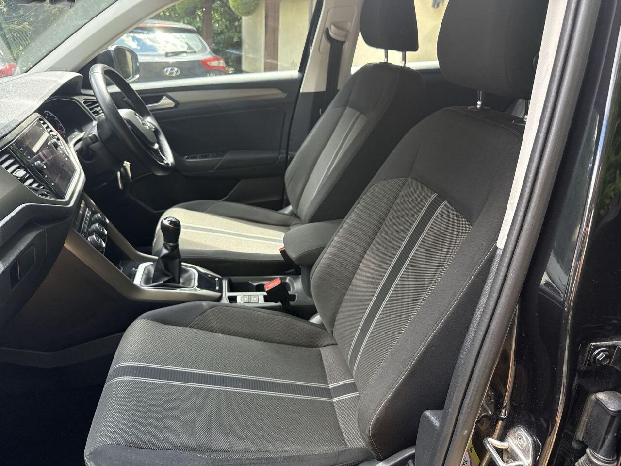 Volkswagen T-Roc view 26