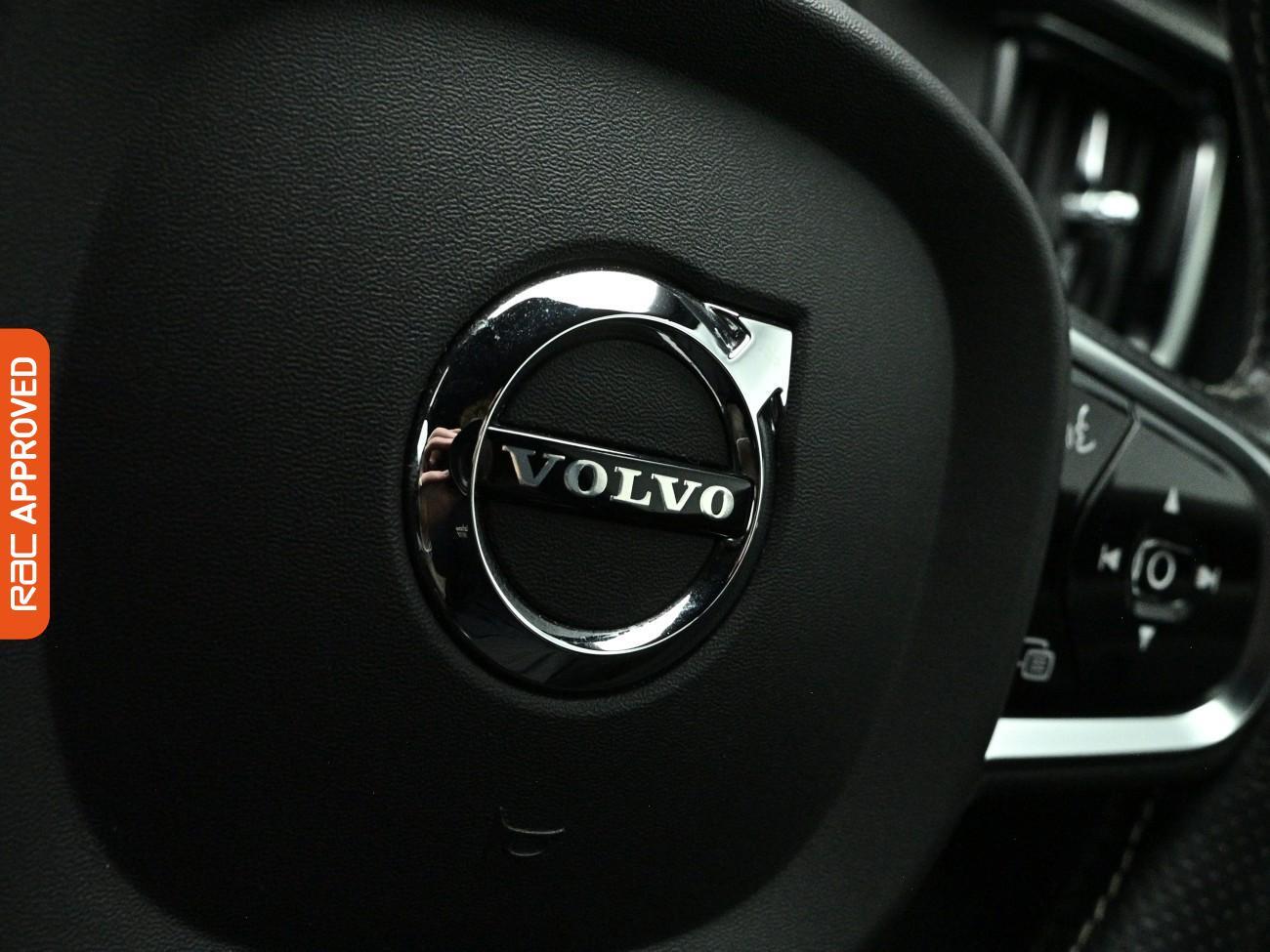 Volvo S90 view 25
