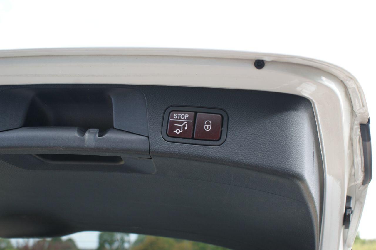 Mercedes-Benz C Class view 40