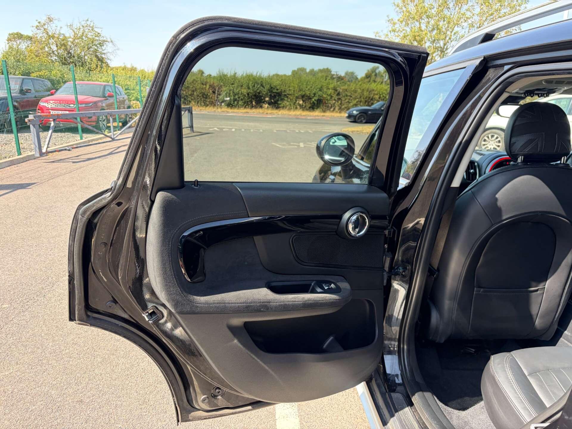 Mini Countryman view 19