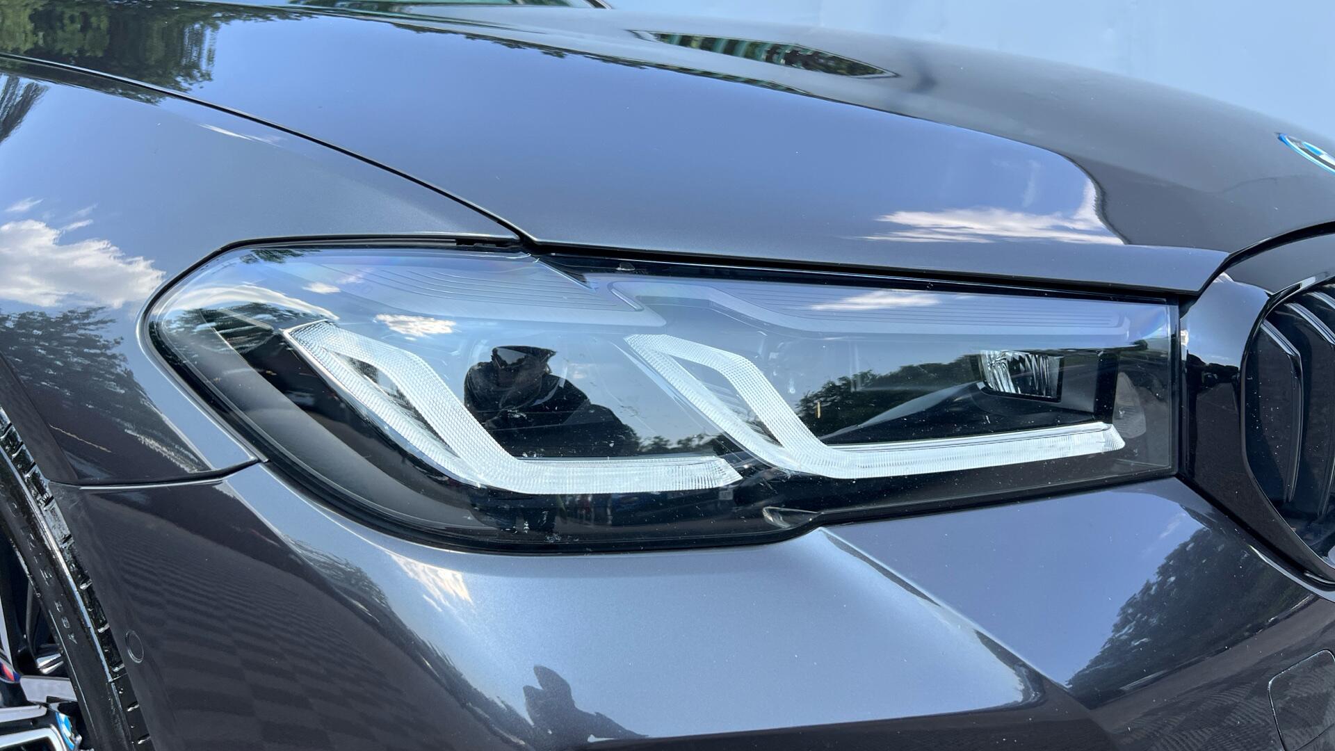 BMW 5 Series view 23
