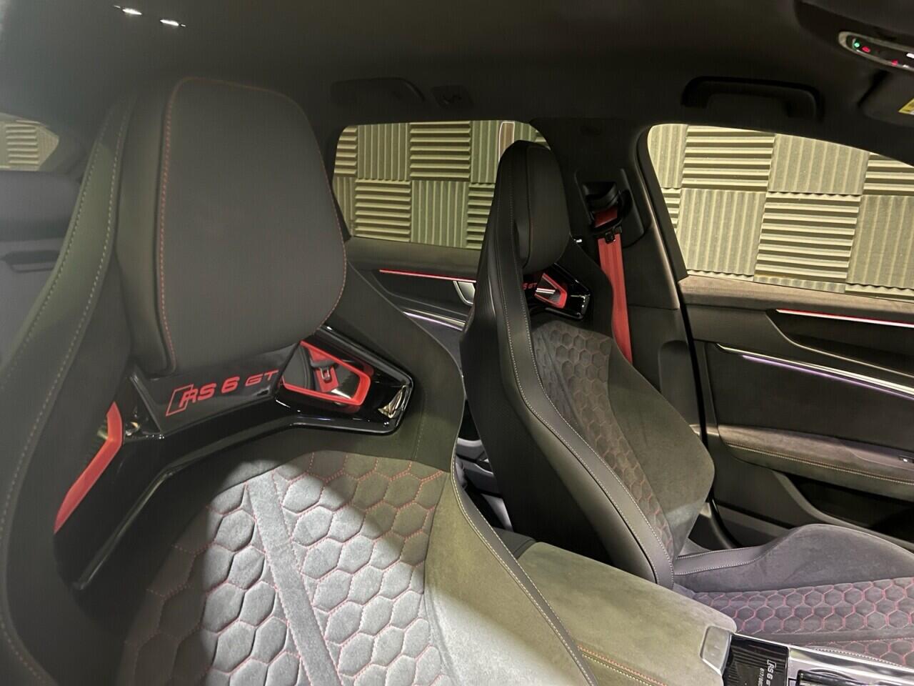 Audi RS6 Avant view 6