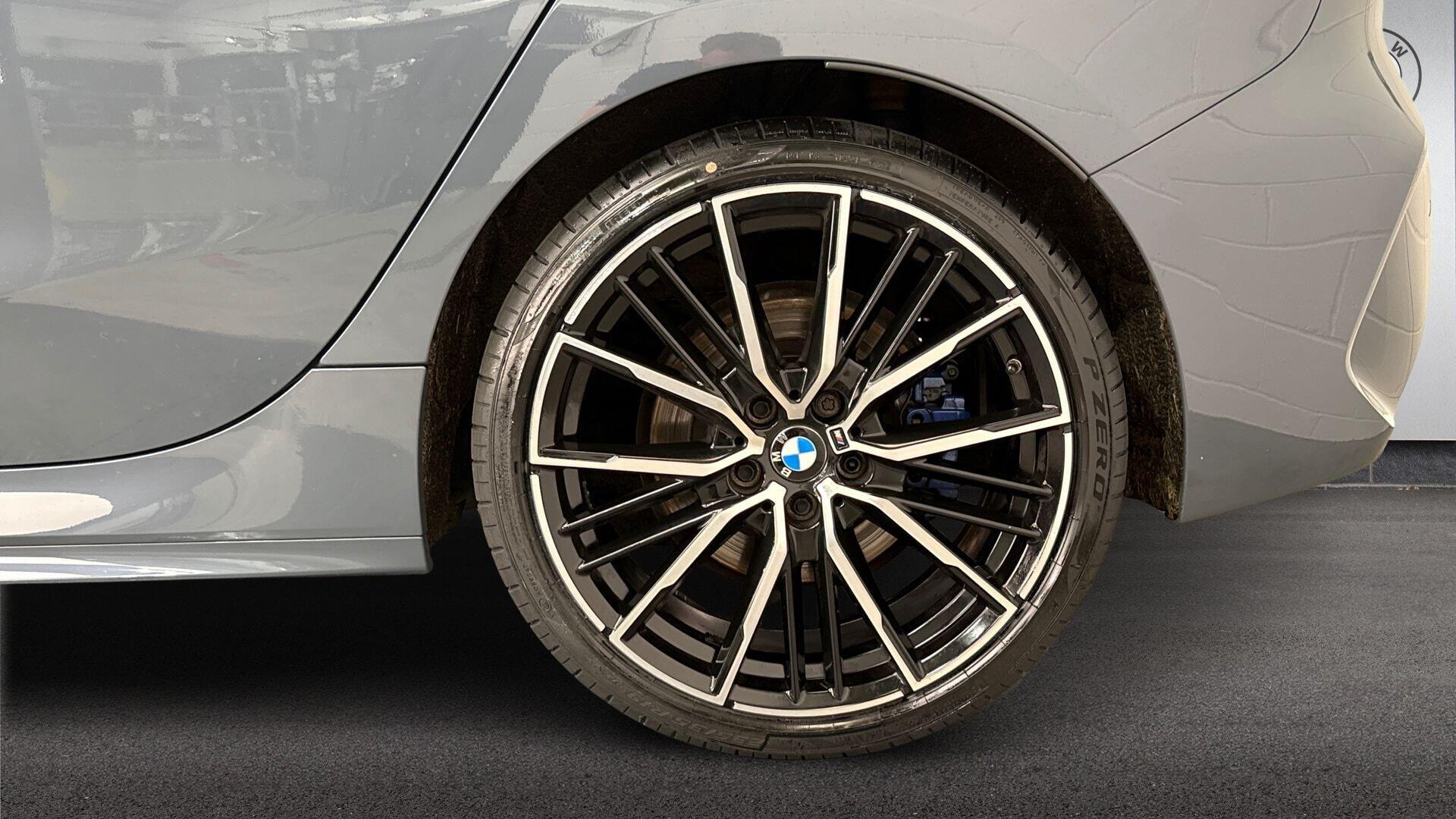 BMW 1 Series view 14