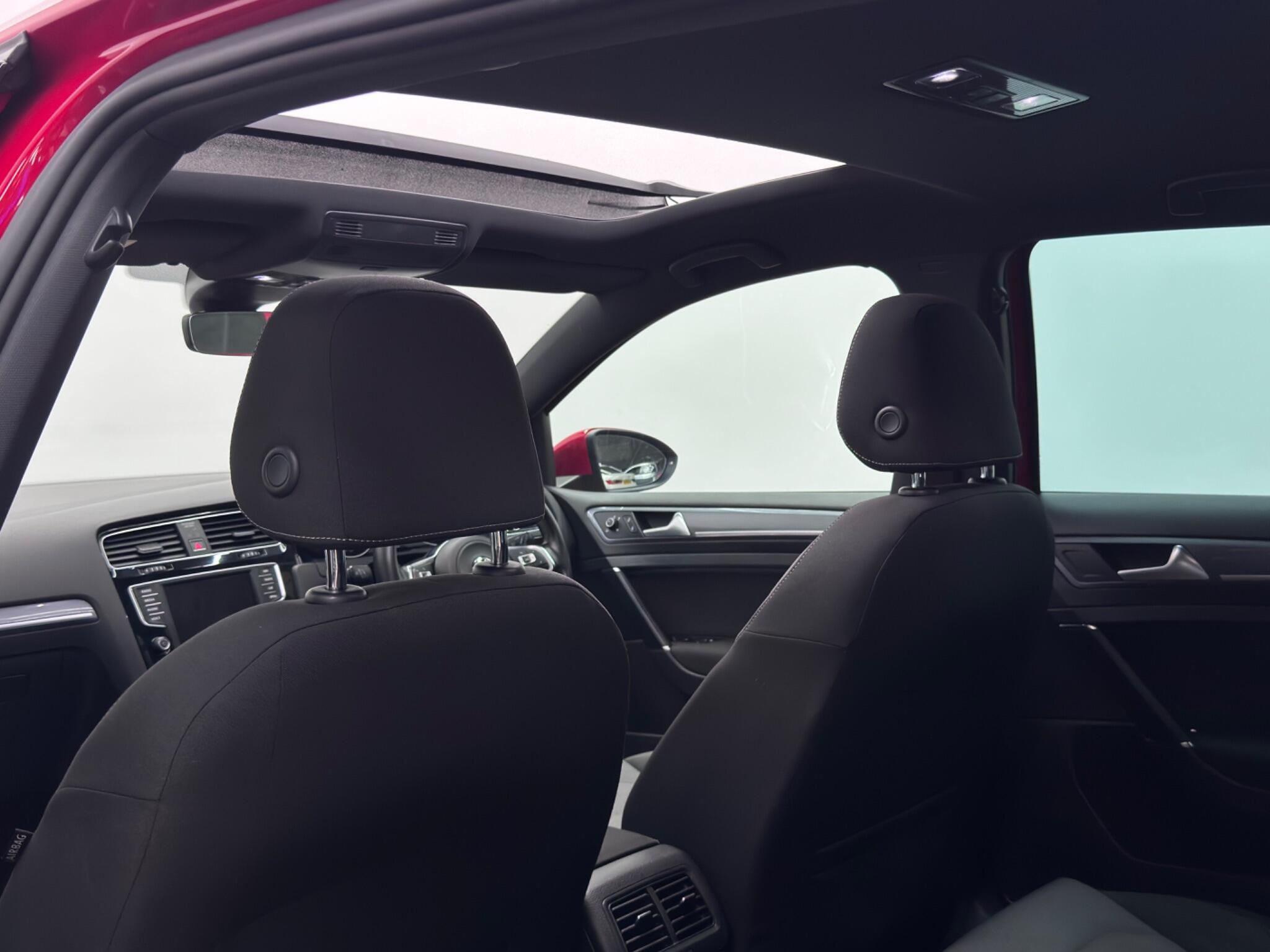 Volkswagen Golf view 17