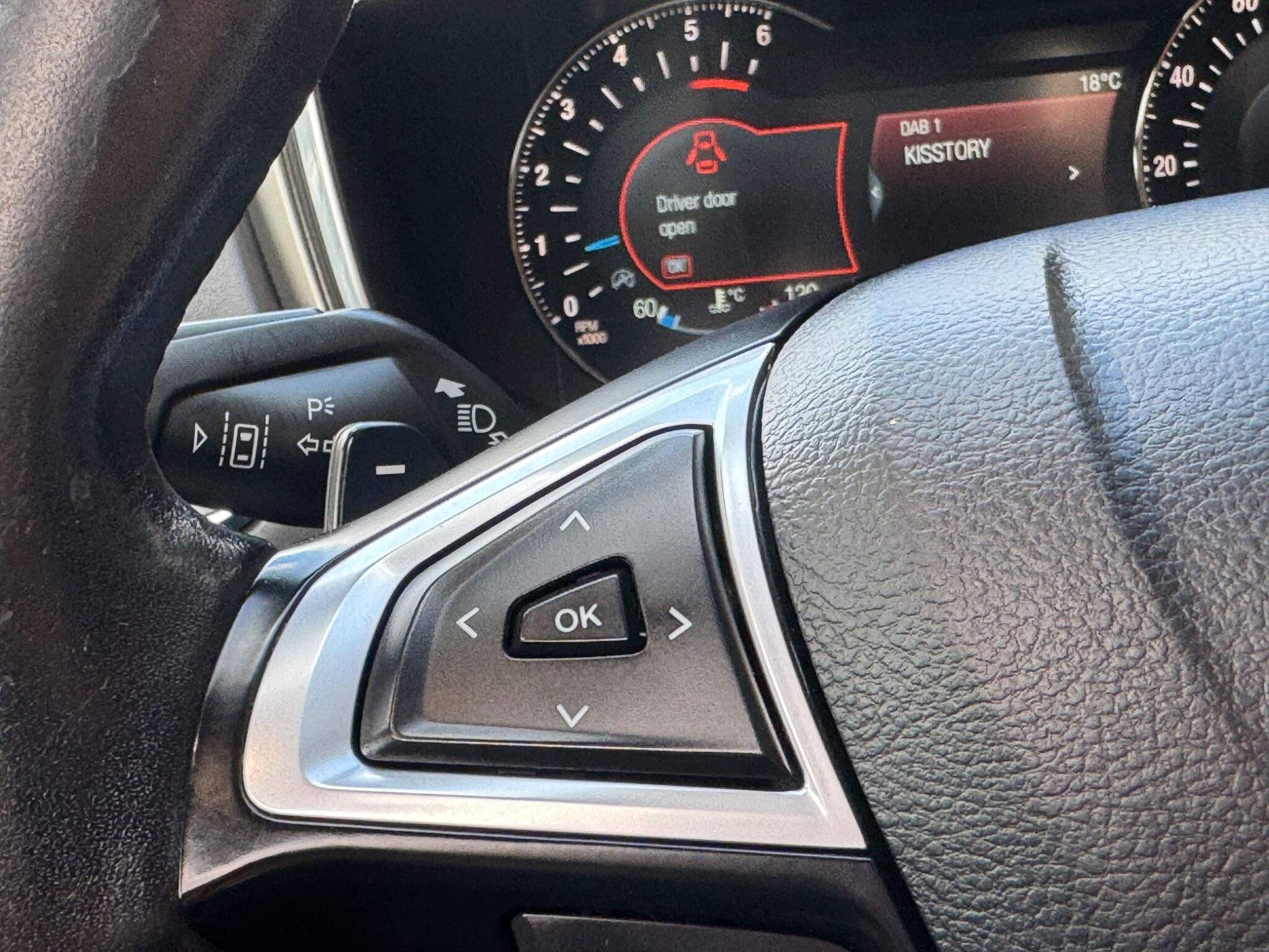 Ford Mondeo view 23