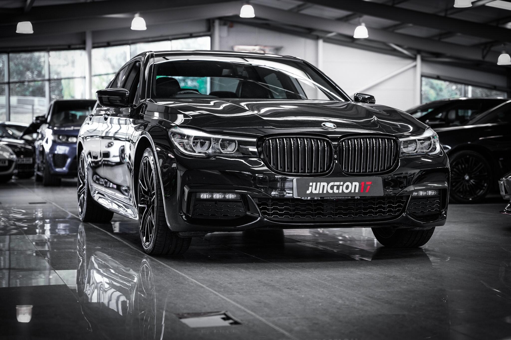 BMW 7 Series view 10