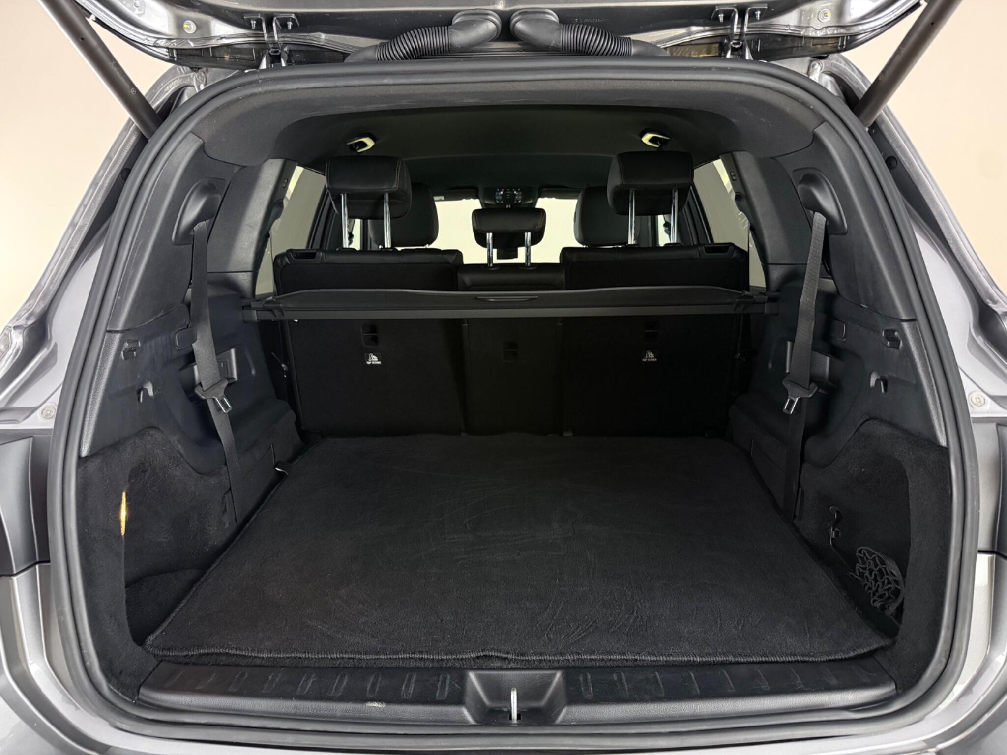 Mercedes-Benz GLB view 10