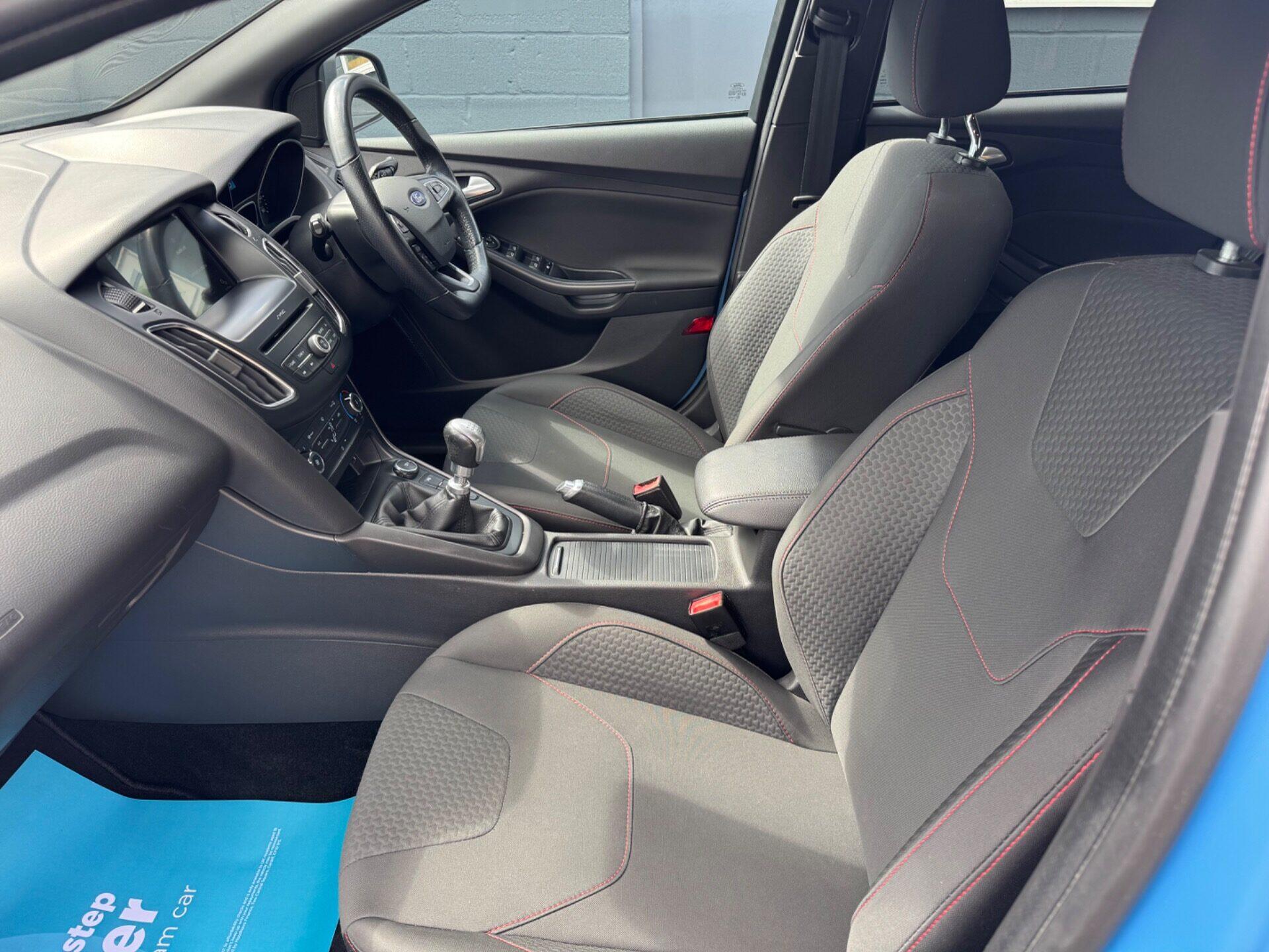 Ford Focus view 31