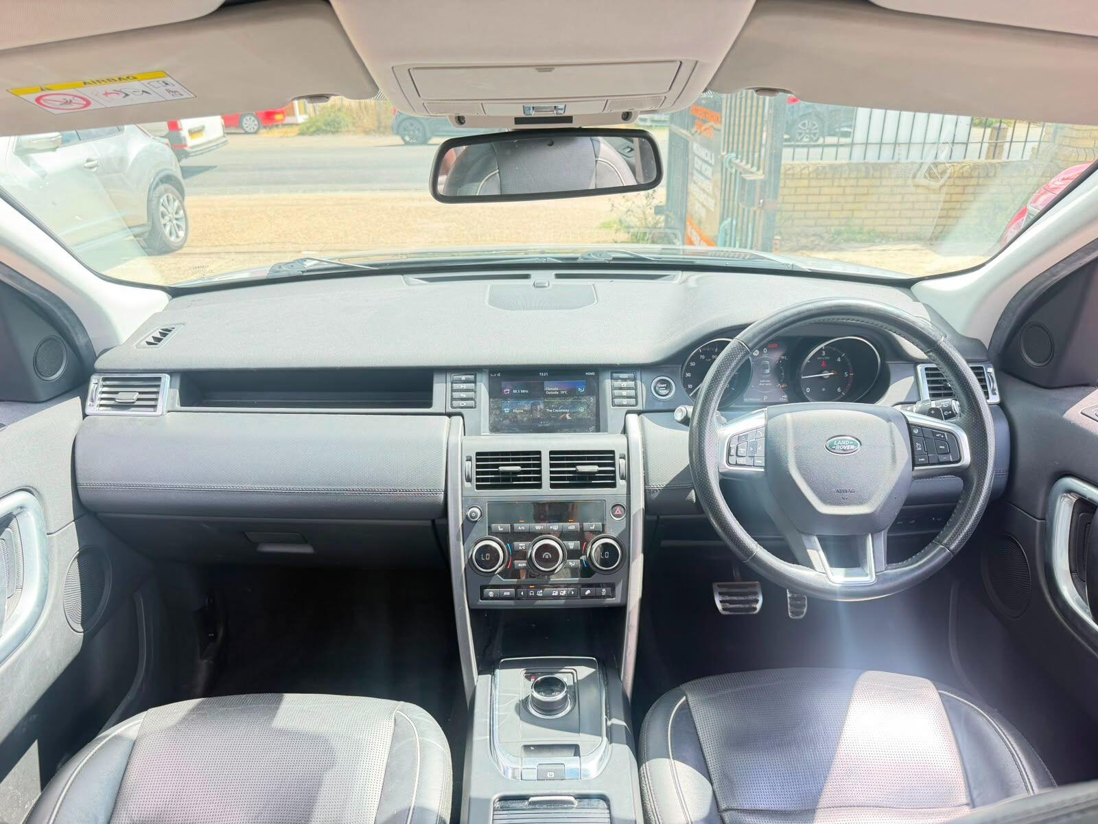 Land Rover Discovery Sport view 11