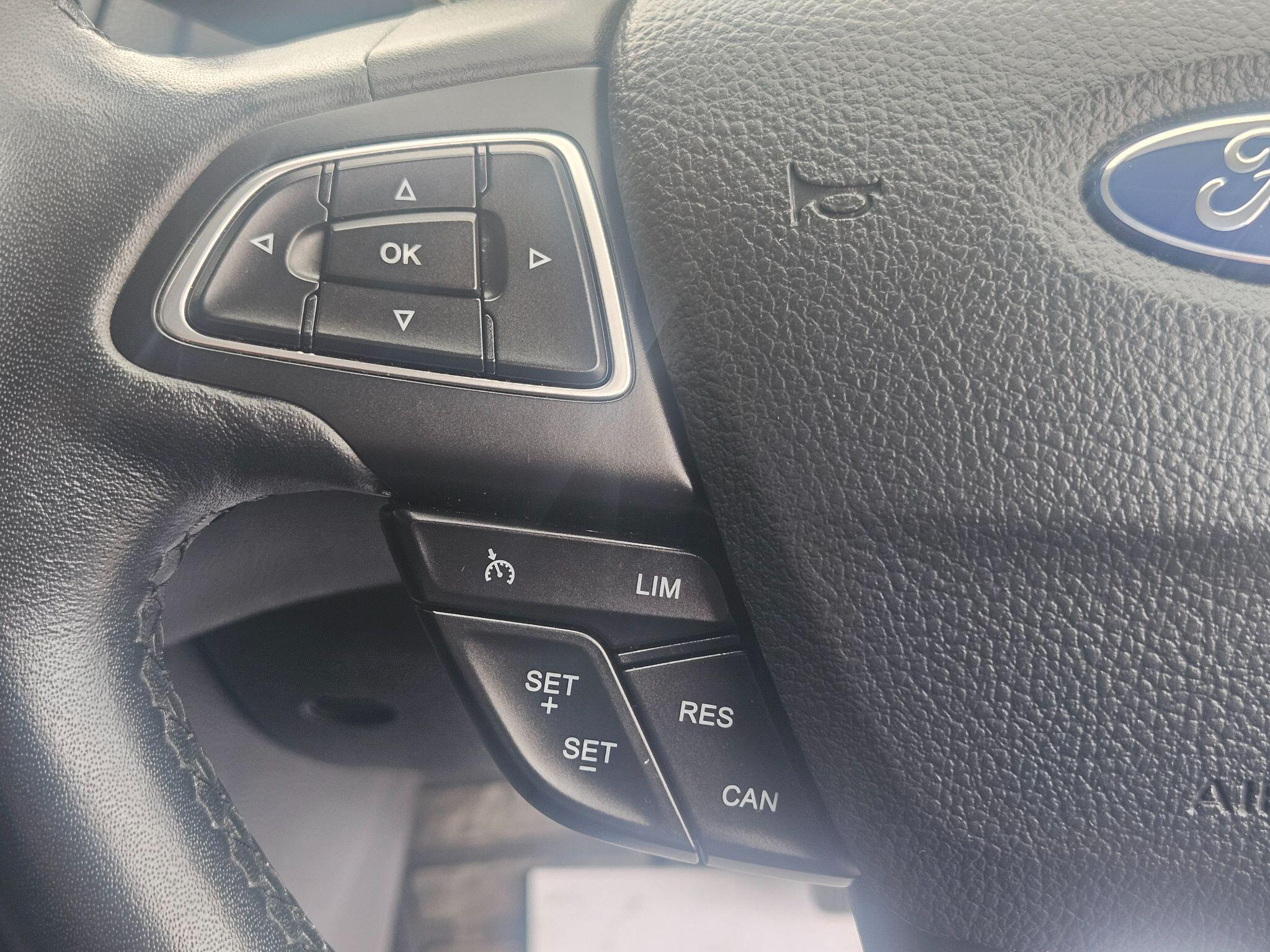 2017 Ford Focus image 38