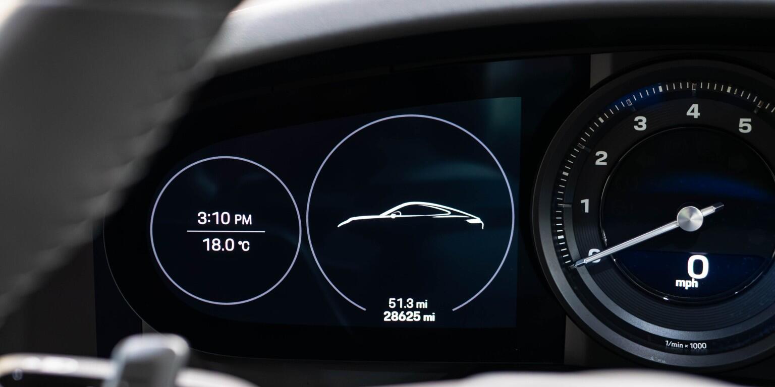 Porsche 911 view 34