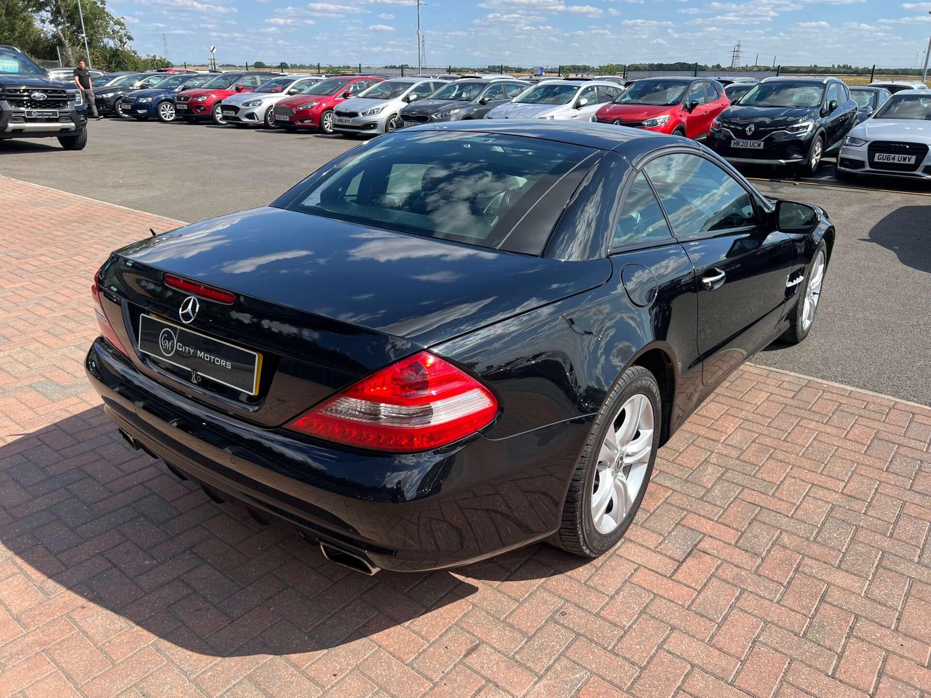 Mercedes-Benz SL view 12