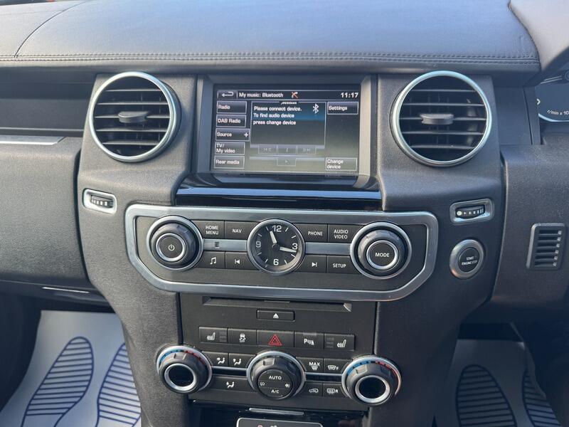 Land Rover Discovery view 45