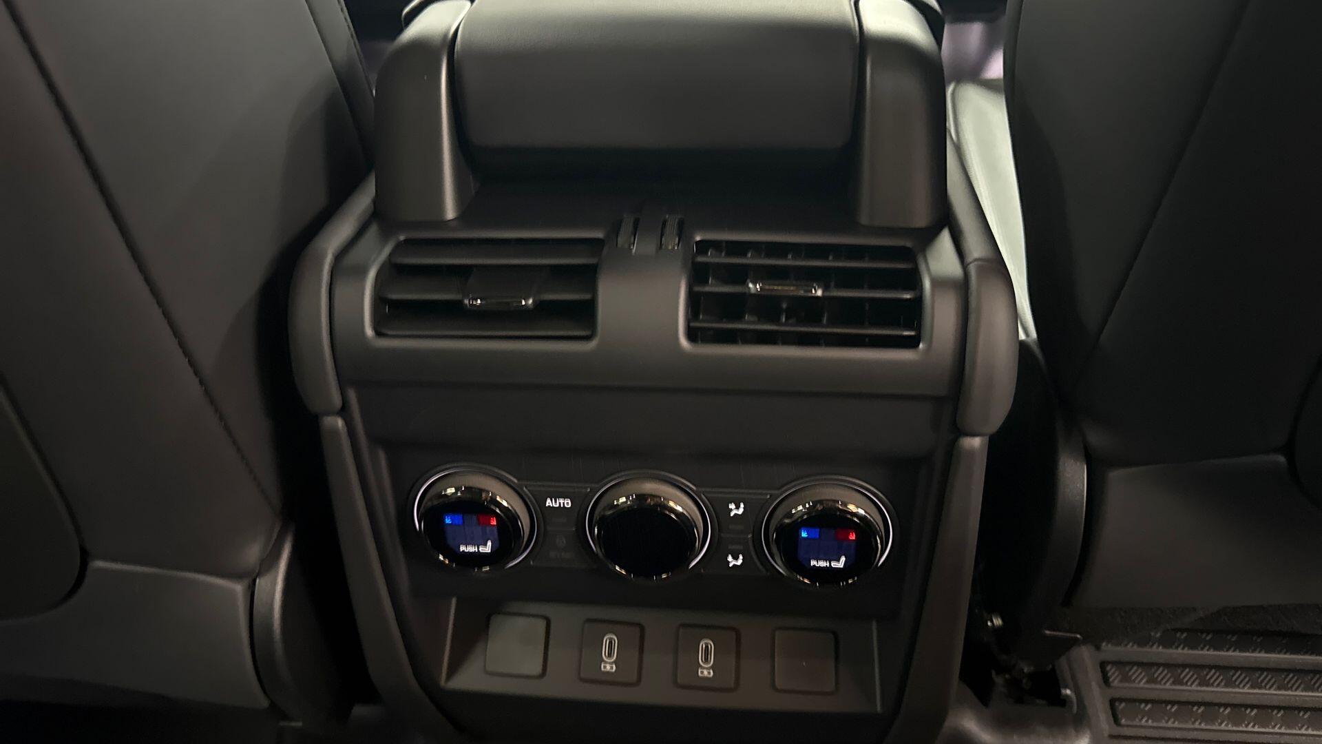 Land Rover Defender view 18