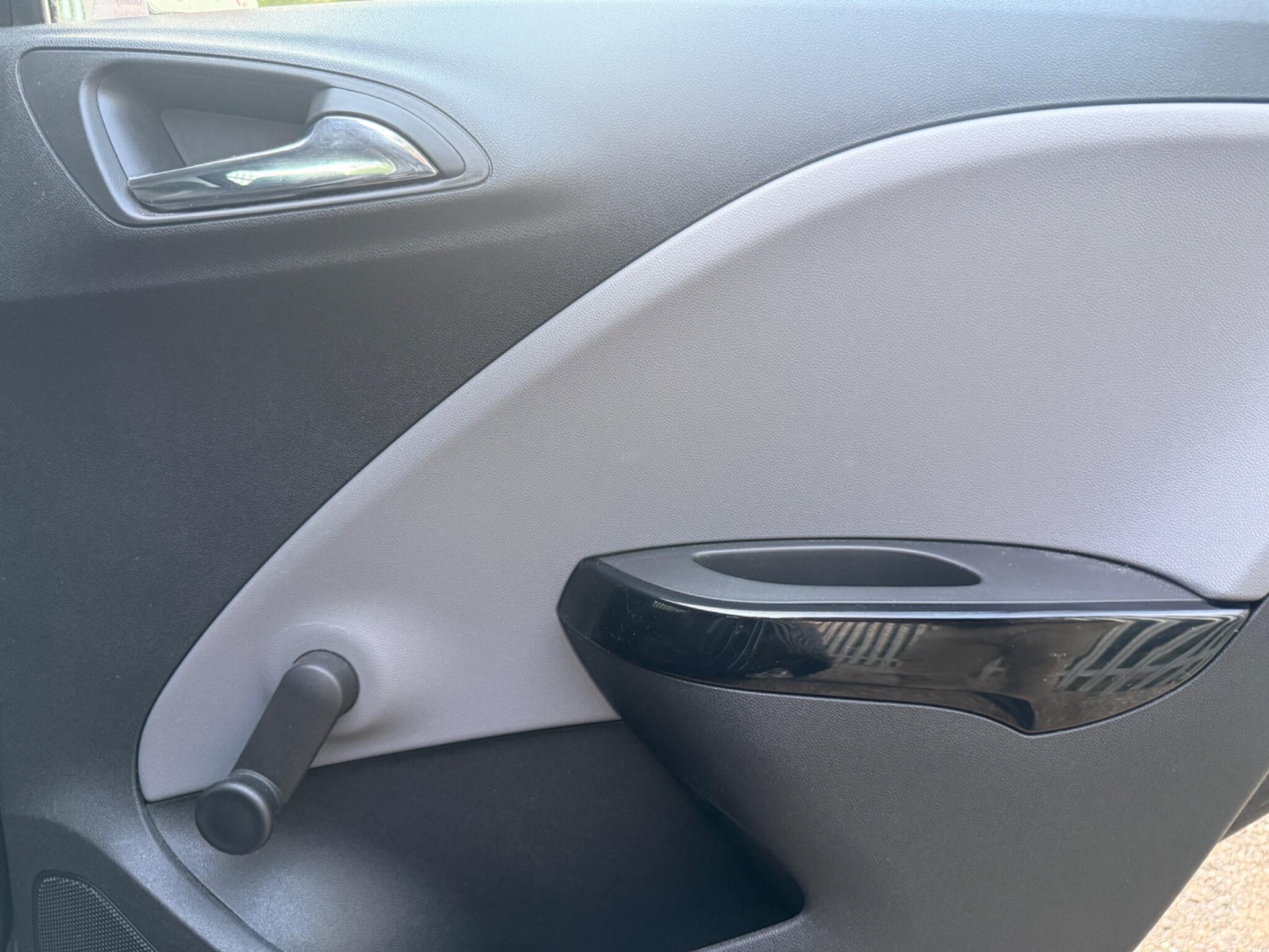 2016 Vauxhall Corsa image 28