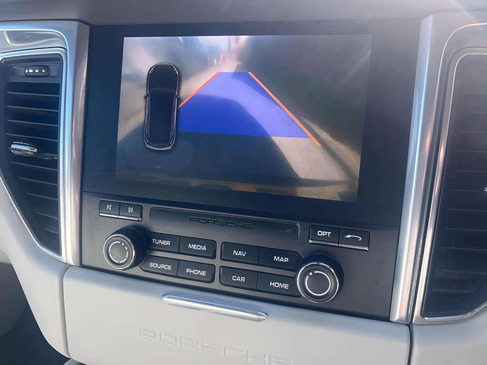 Porsche Macan view 20