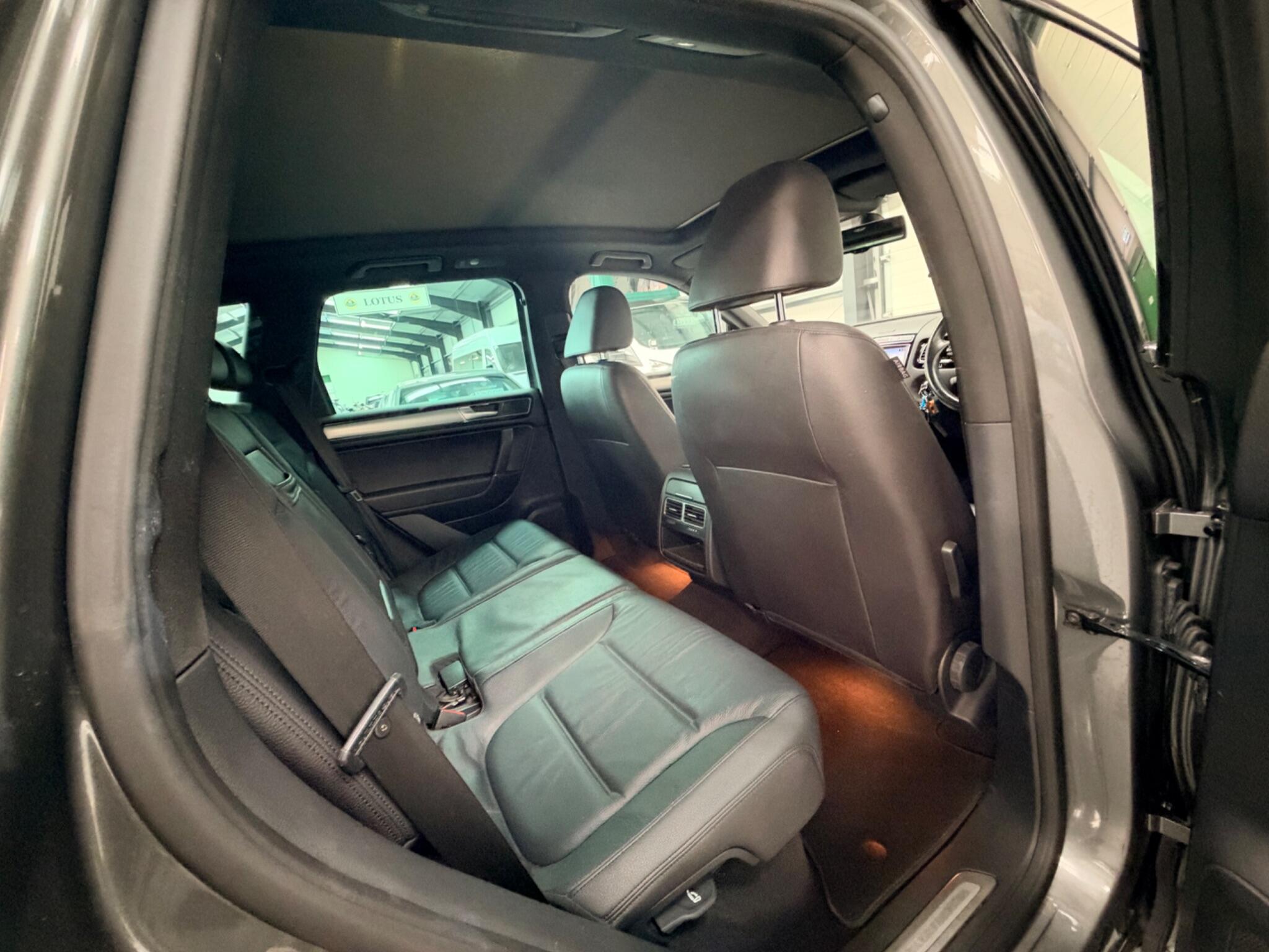 Volkswagen Touareg view 41