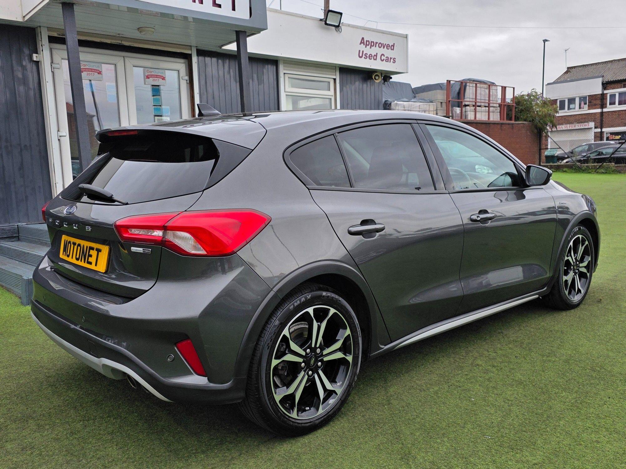 Ford Focus view 8