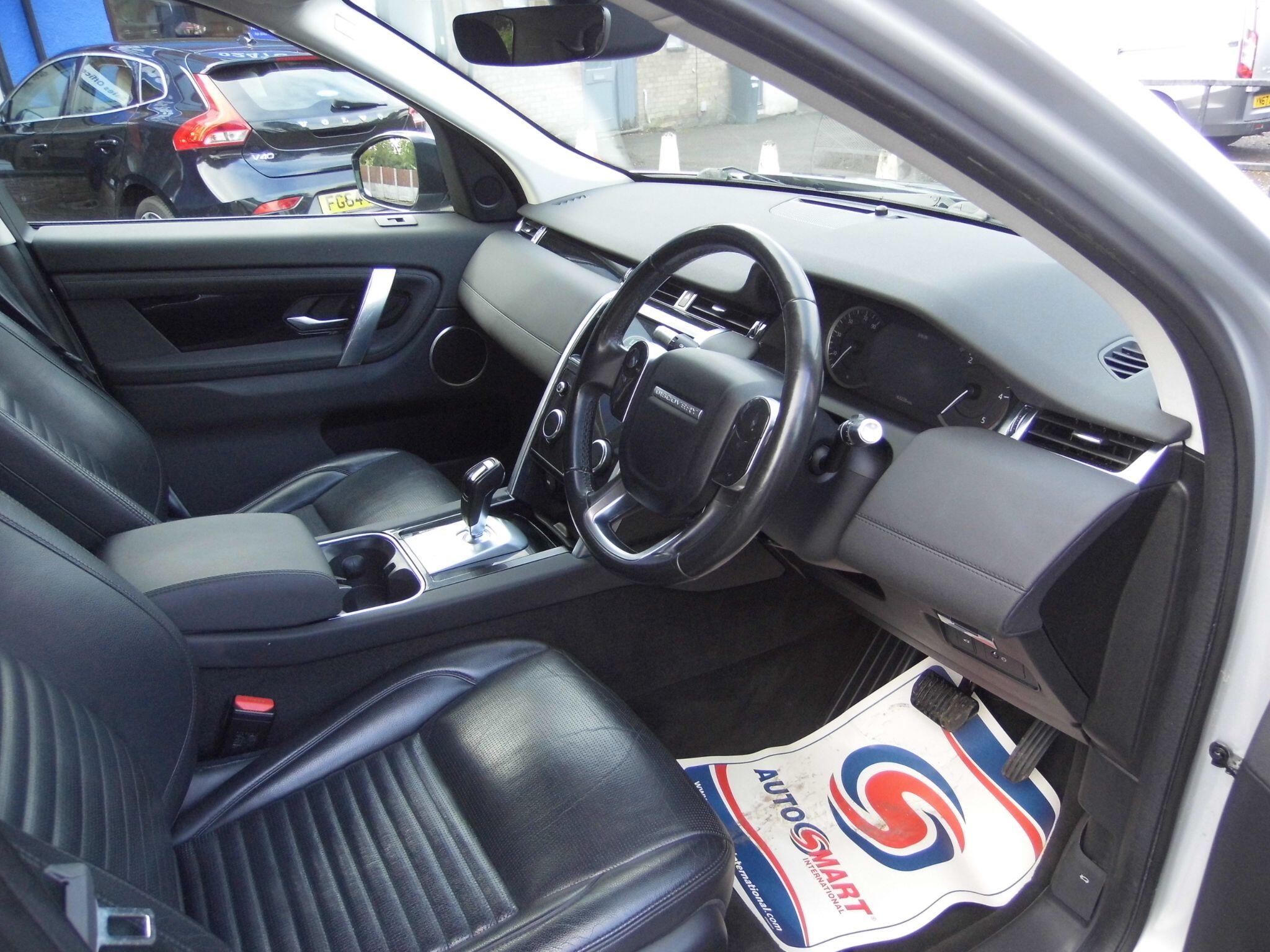 Land Rover Discovery Sport view 10