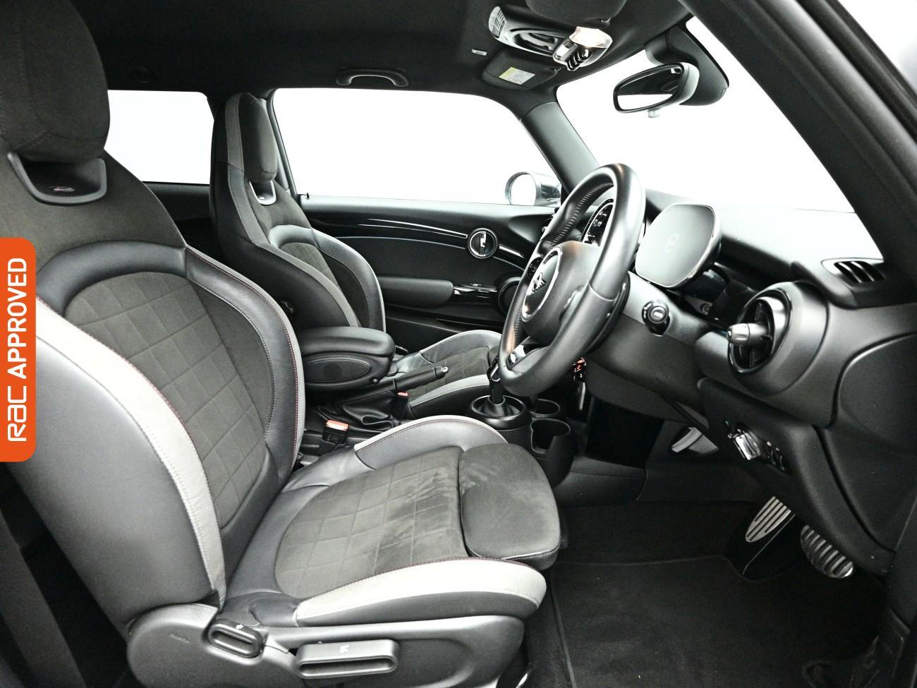 Mini Hatch view 11