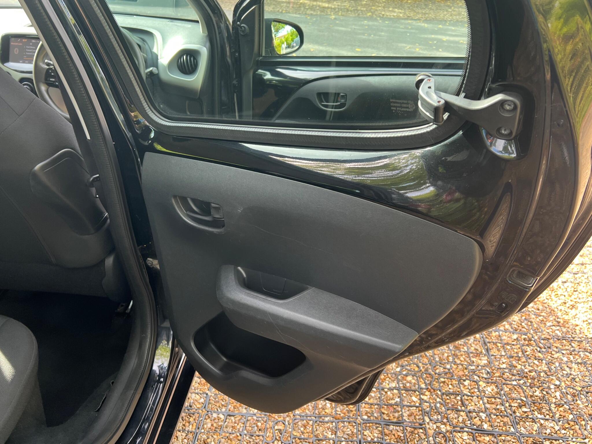 Peugeot 108 view 19