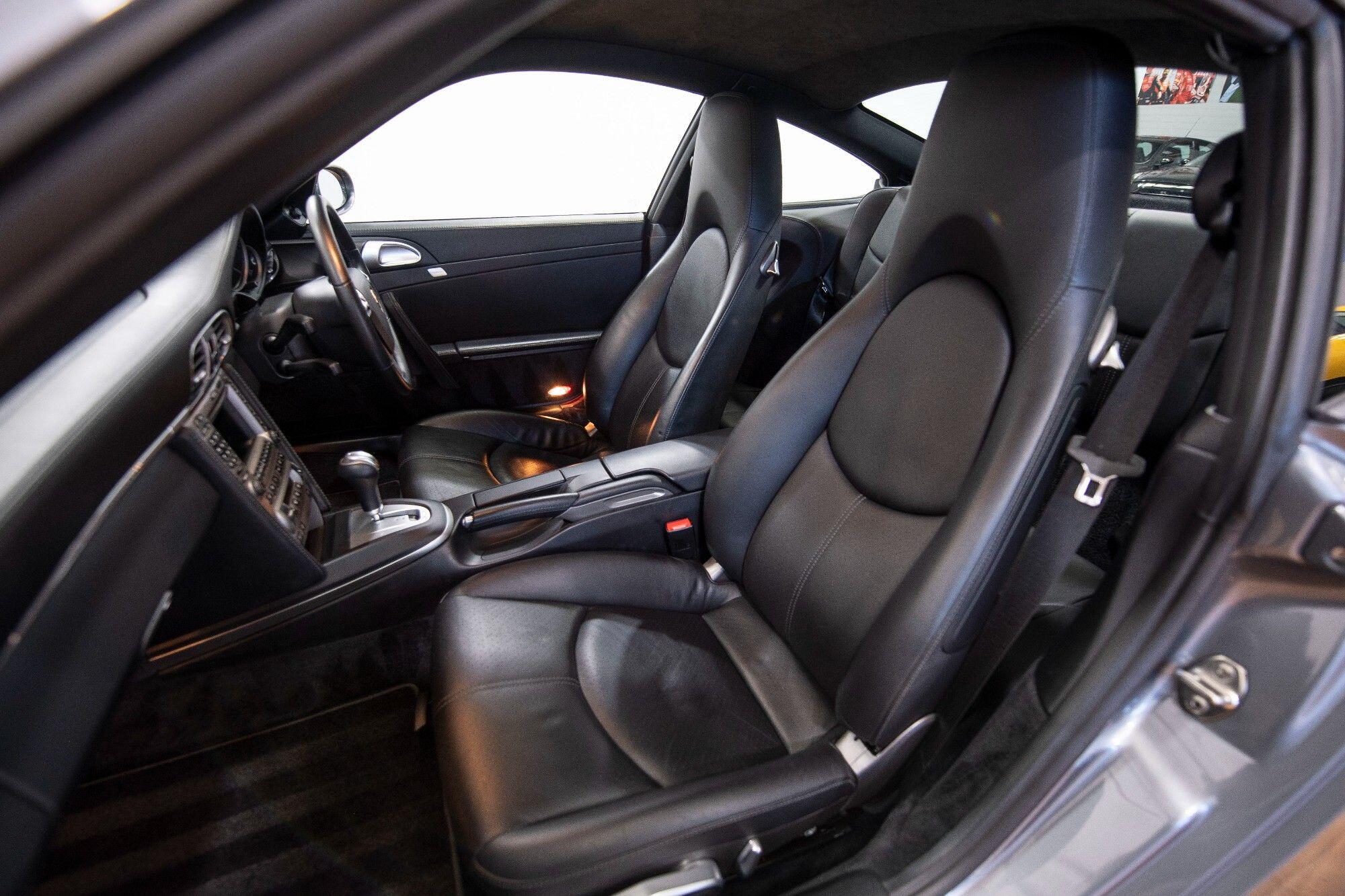 Porsche 911 view 26