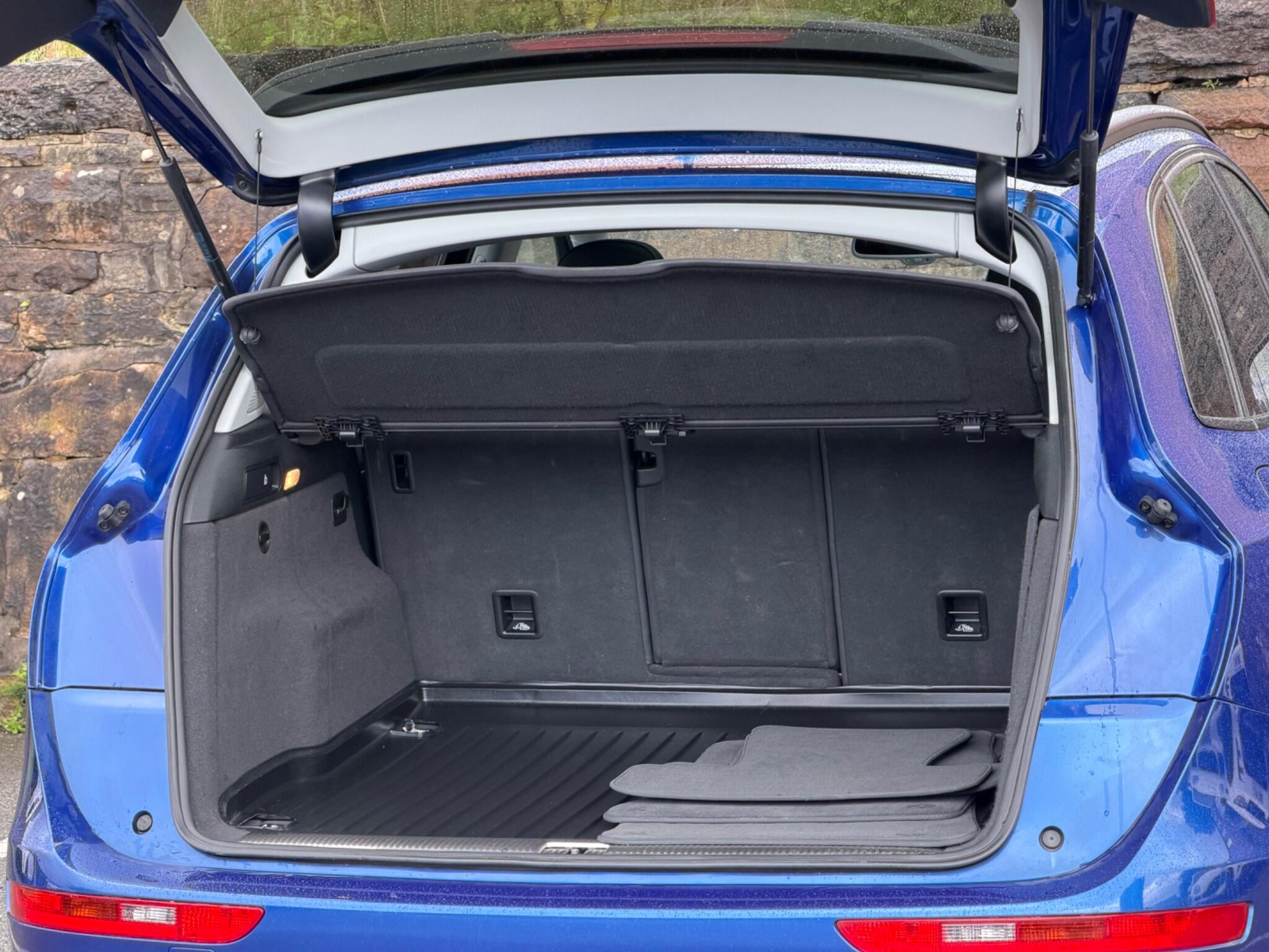 Audi SQ5 view 22