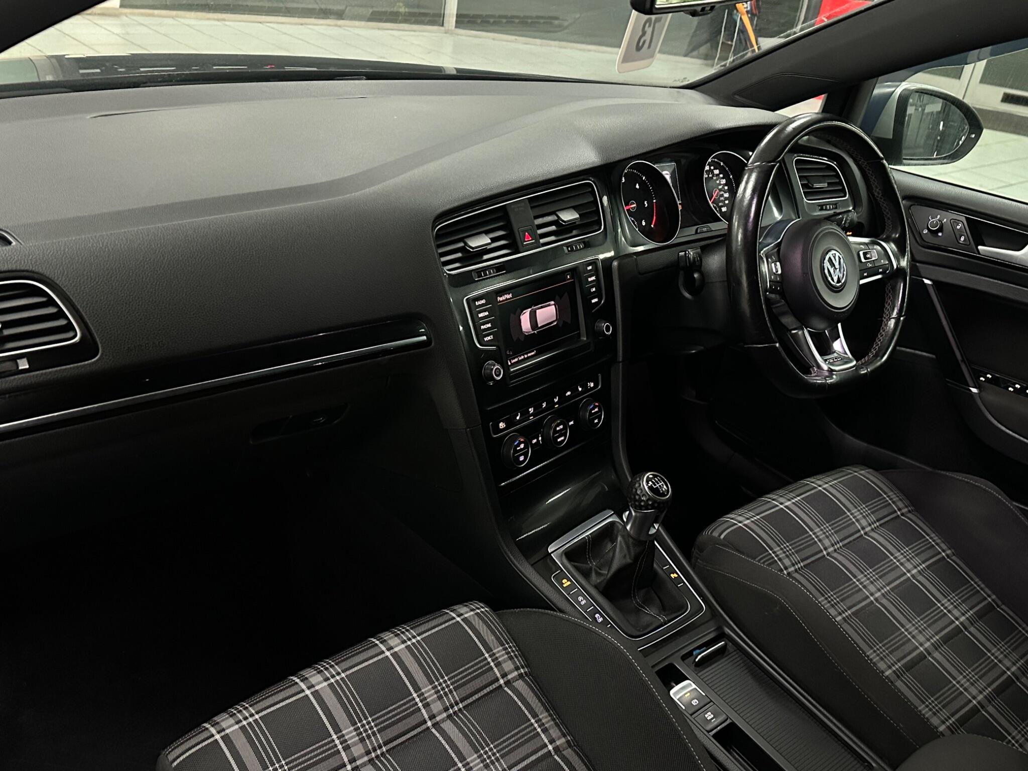 Volkswagen Golf view 37