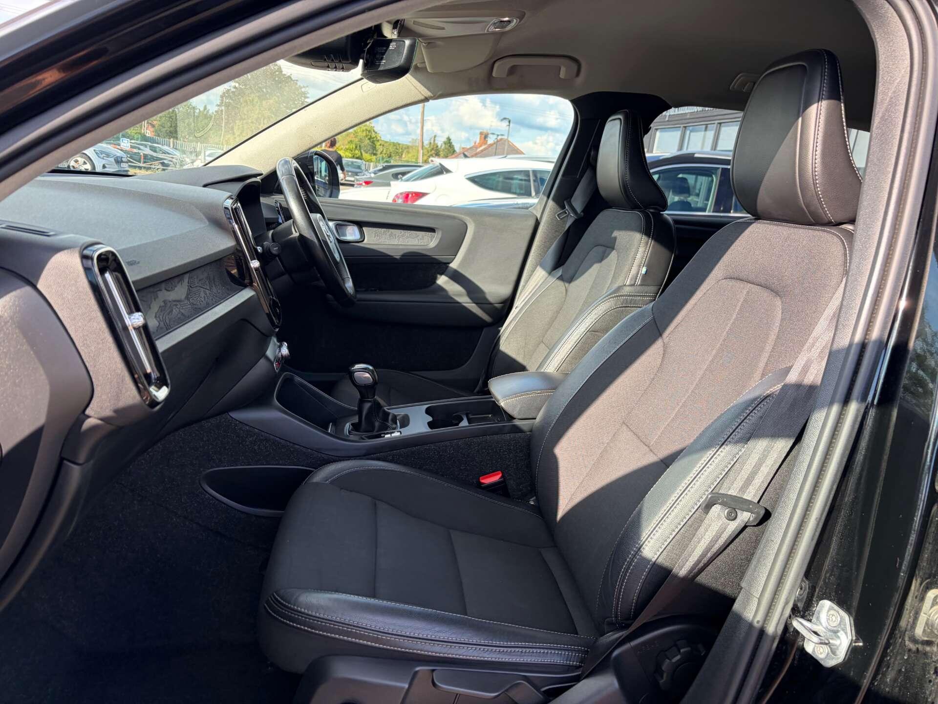 Volvo XC40 view 15