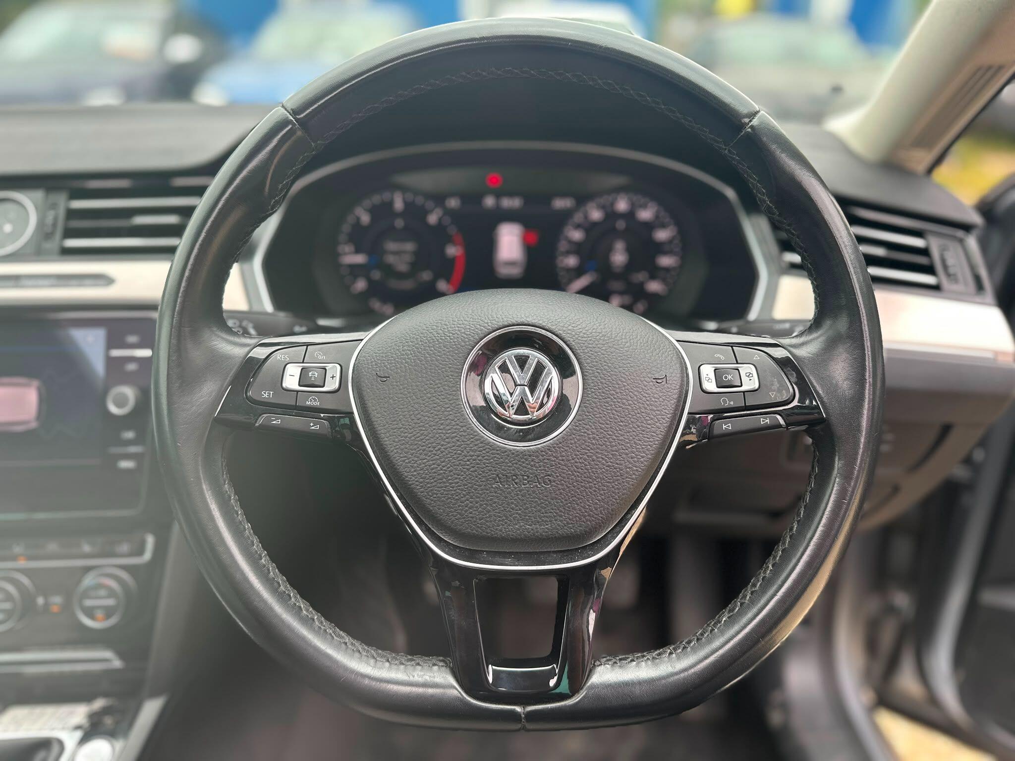 Volkswagen Passat view 24