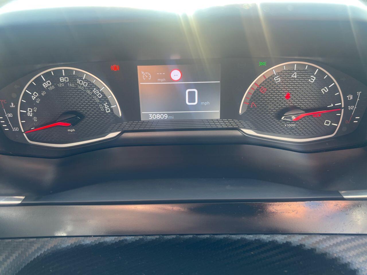 Peugeot 208 view 8