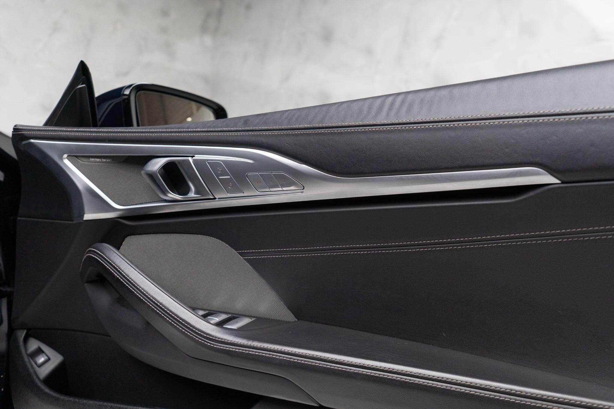 BMW 8 Series view 25