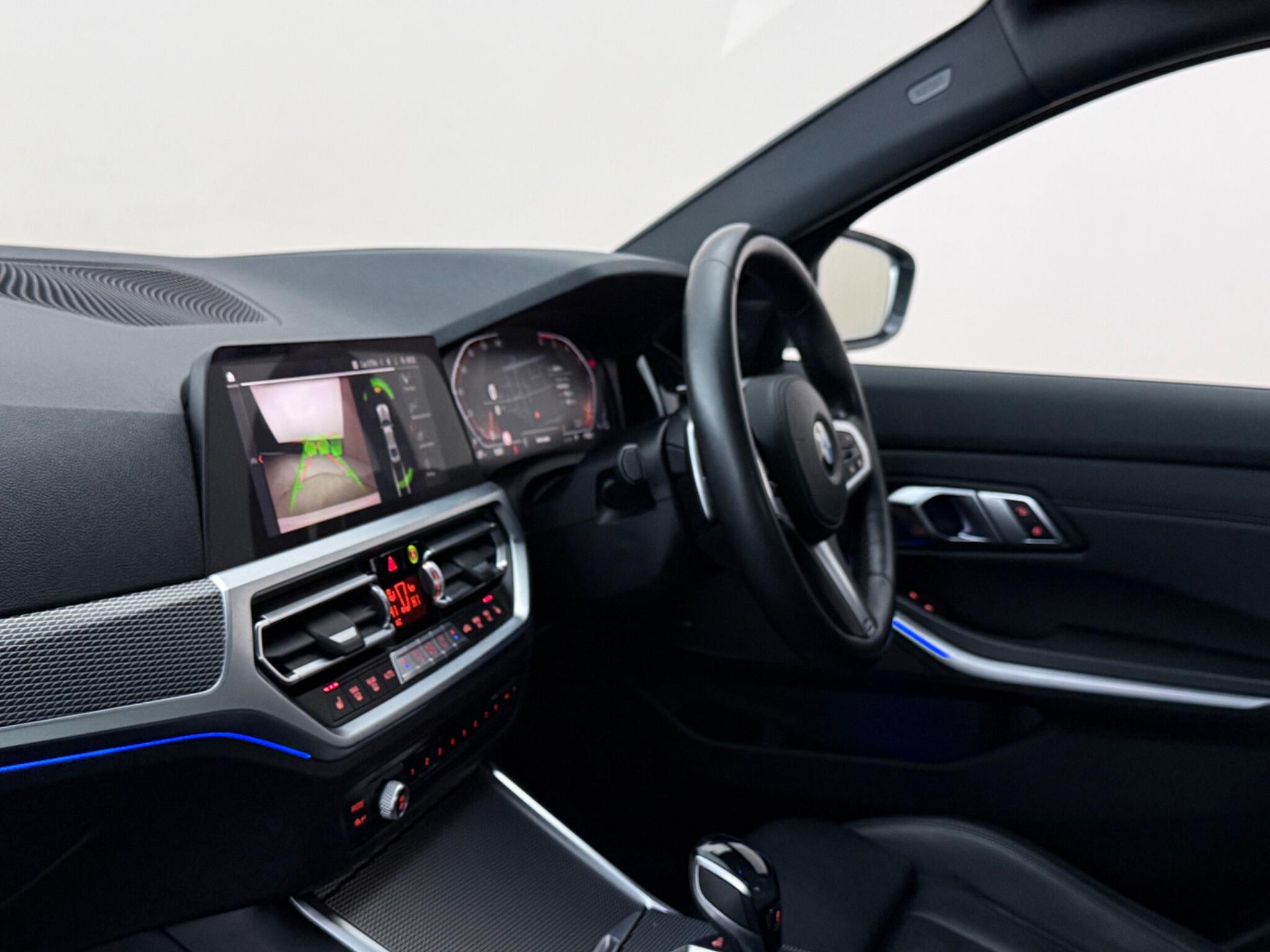 BMW 3 Series view 17