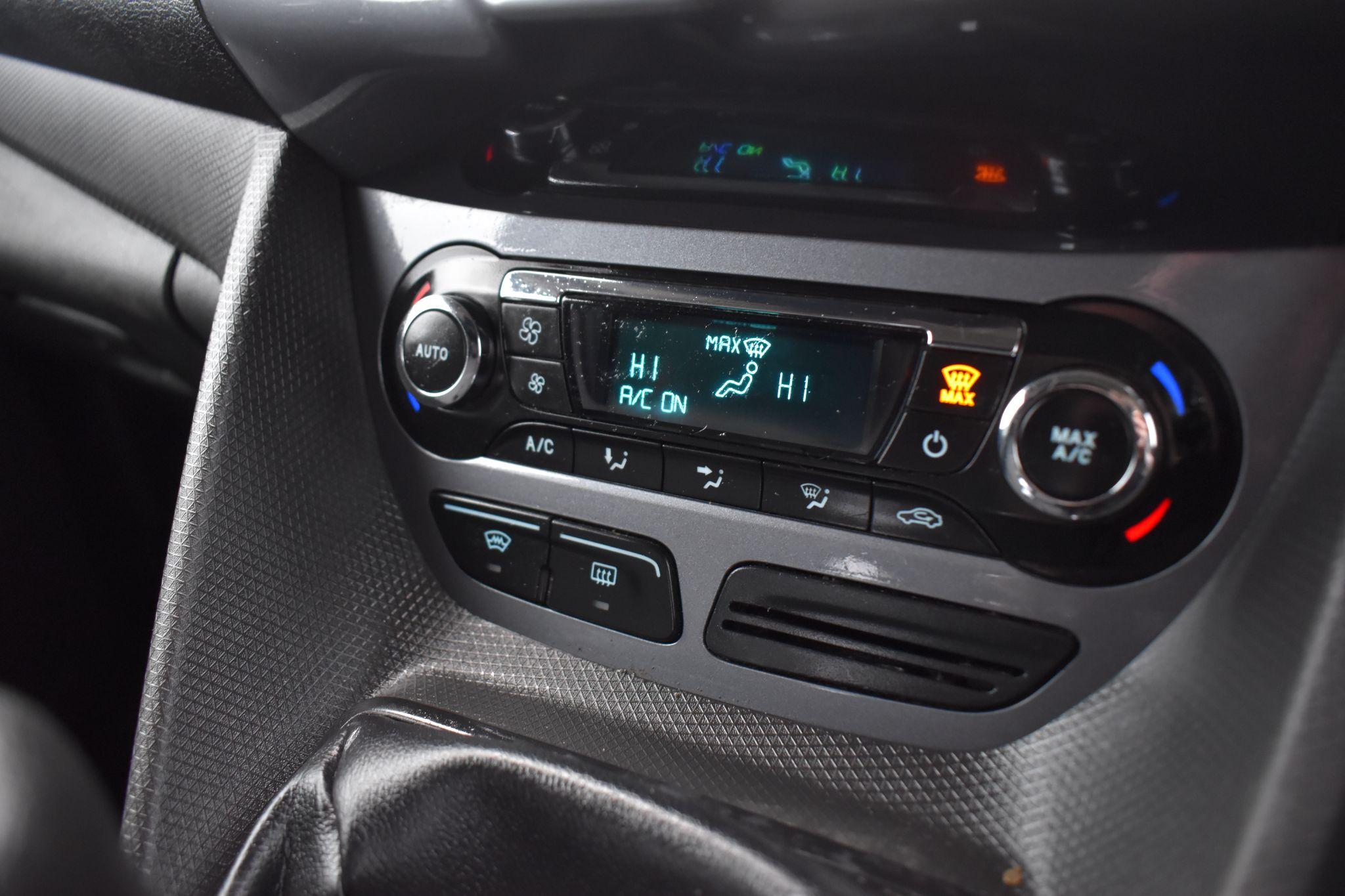 Transit Connect - 1.6 TDCi 200 Limited L1 H1 5dr - Image 20