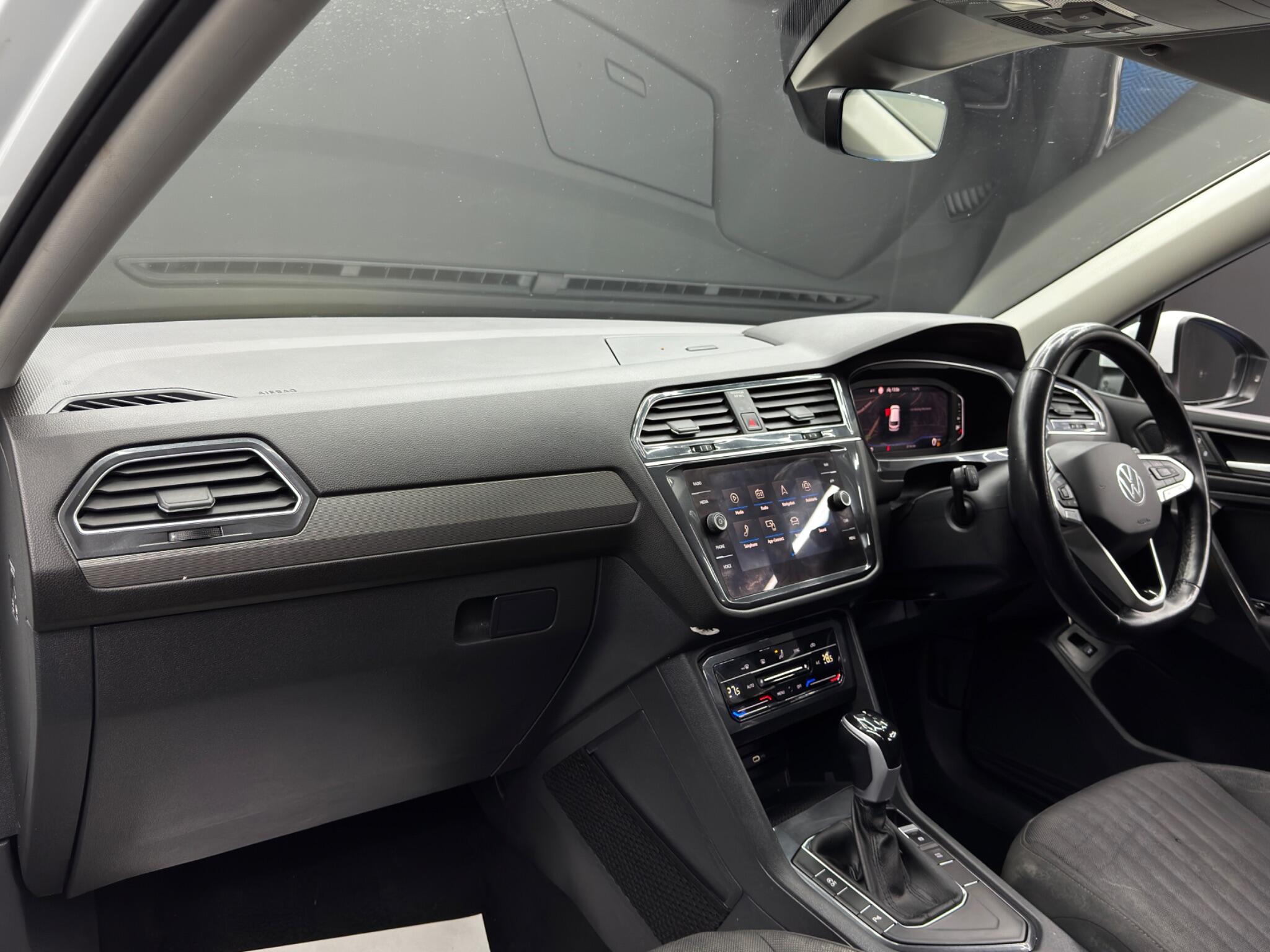 Volkswagen Tiguan Allspace view 11