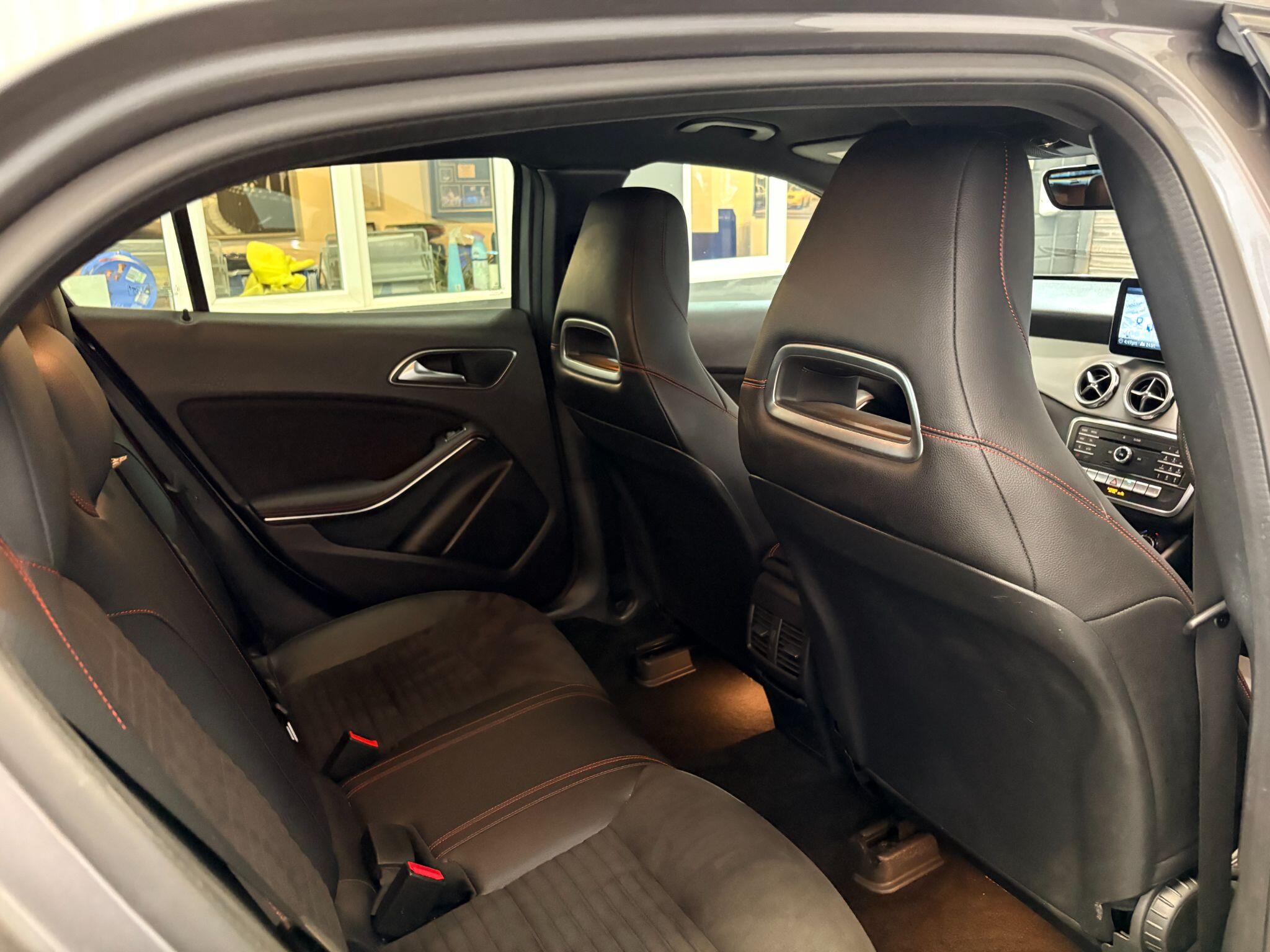 Mercedes-Benz Gla view 32