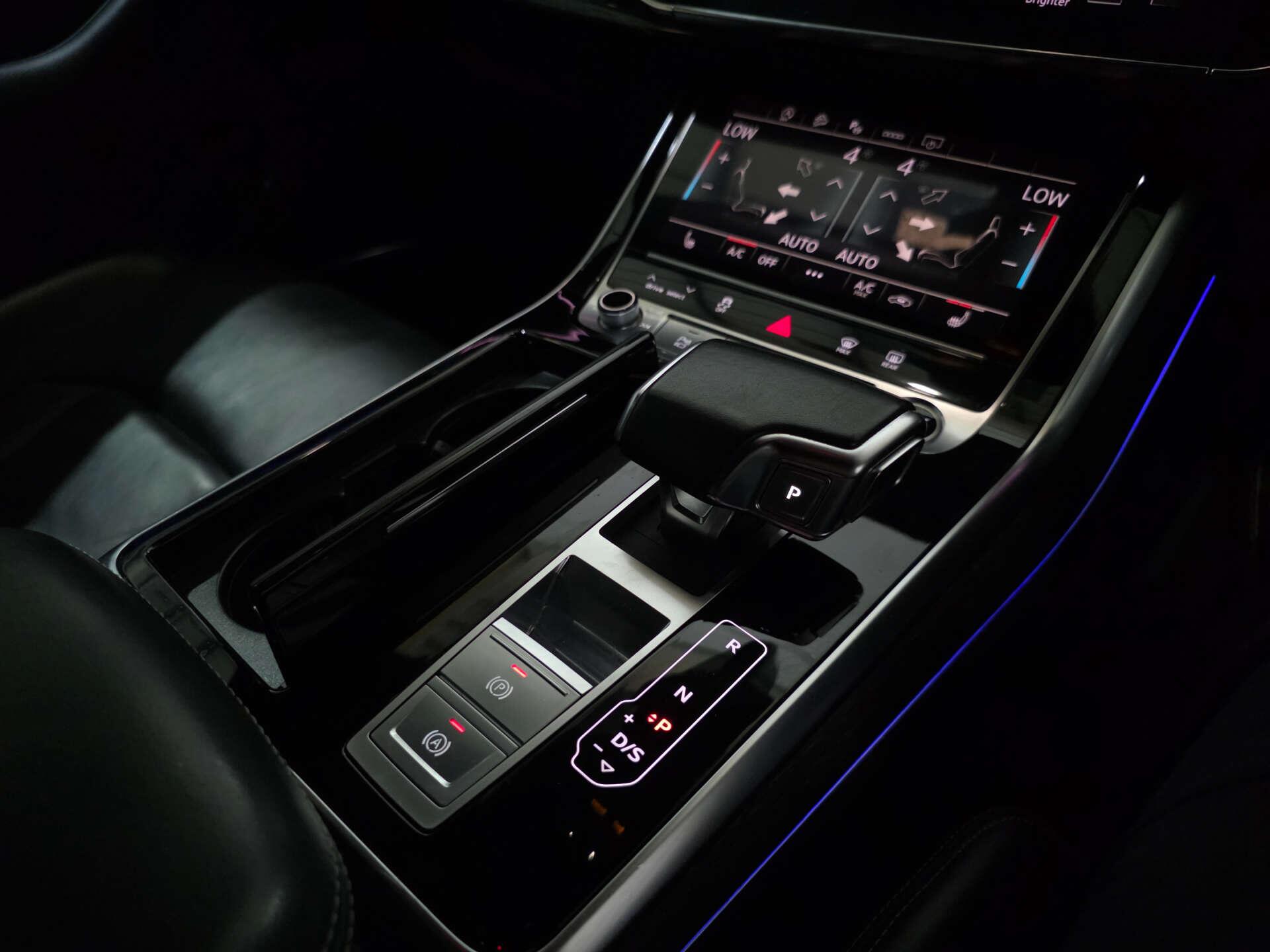 Audi Q8 view 41