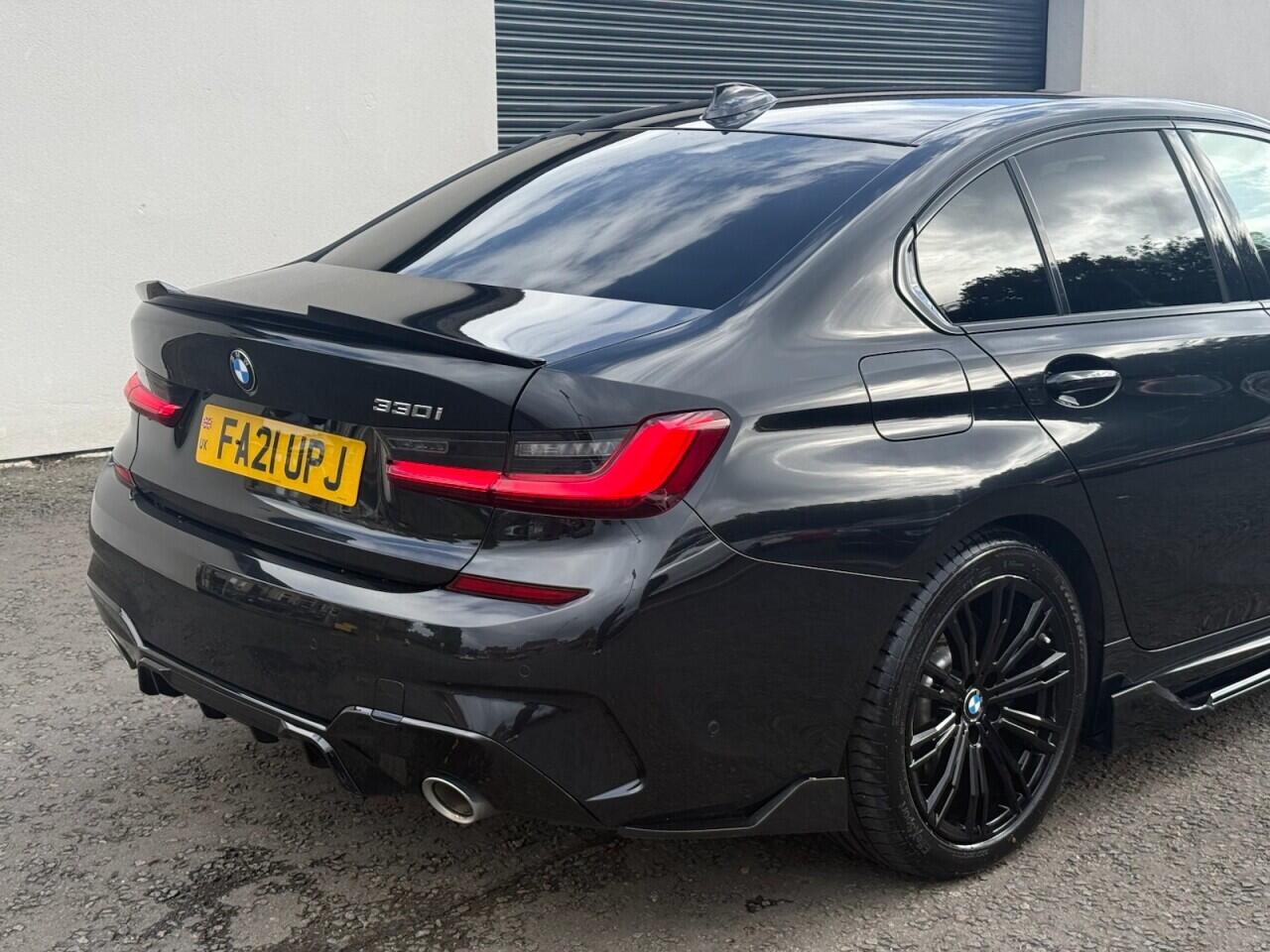 BMW 3 Series view 4