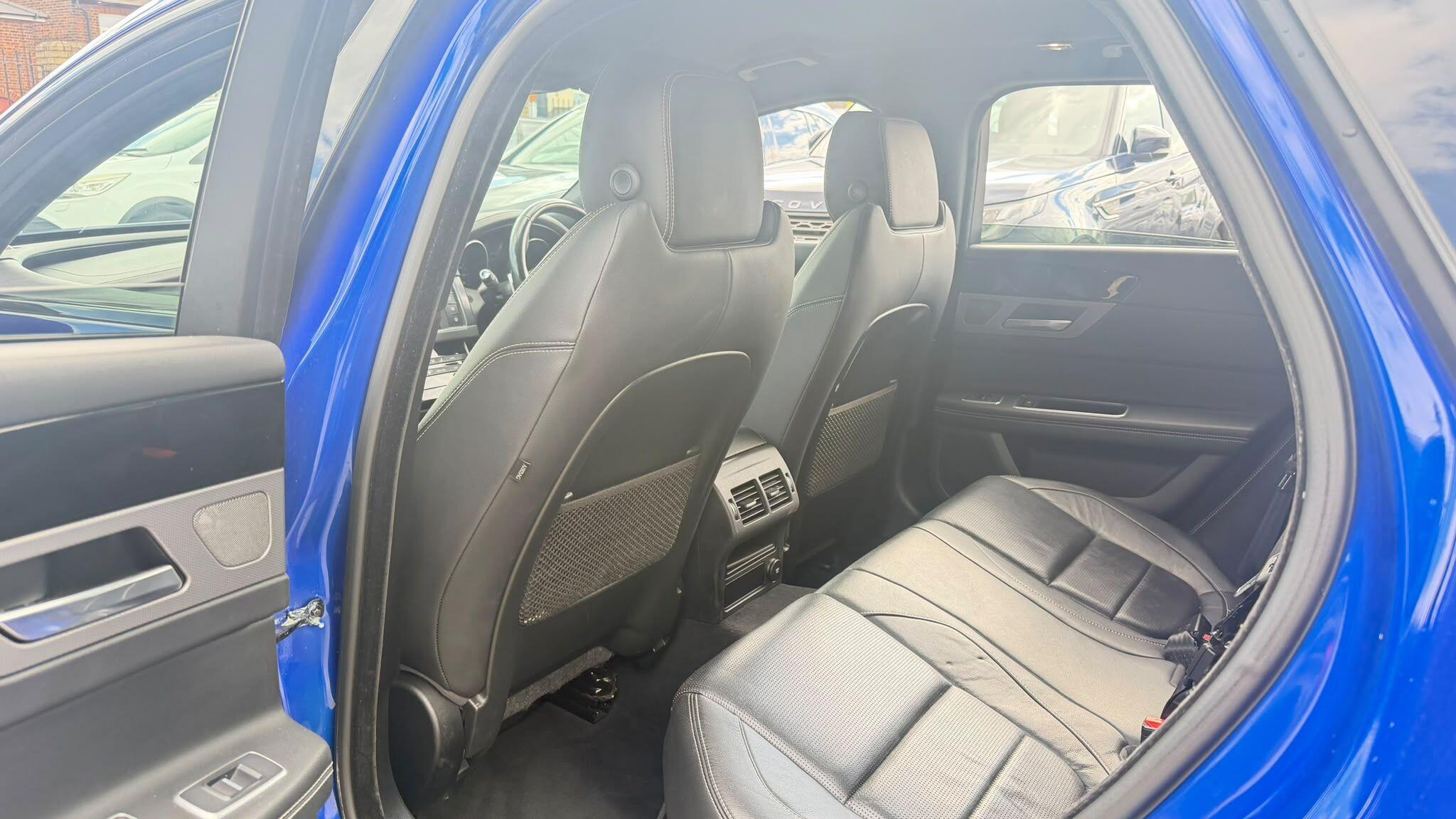 Jaguar XF view 17