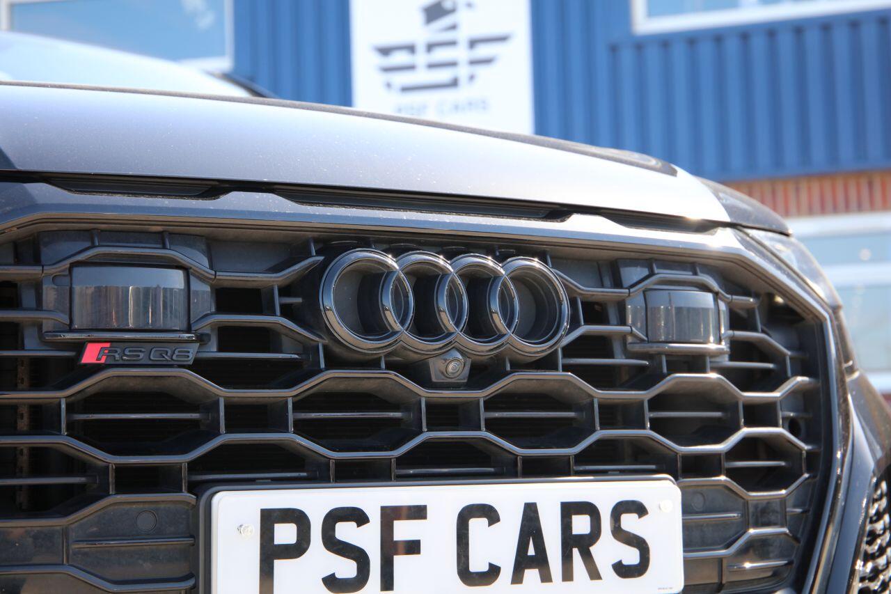 Audi RS Q8 view 15