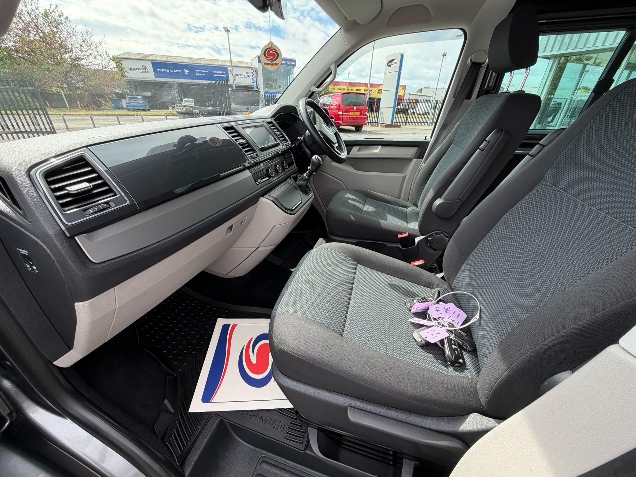 Volkswagen Transporter view 13