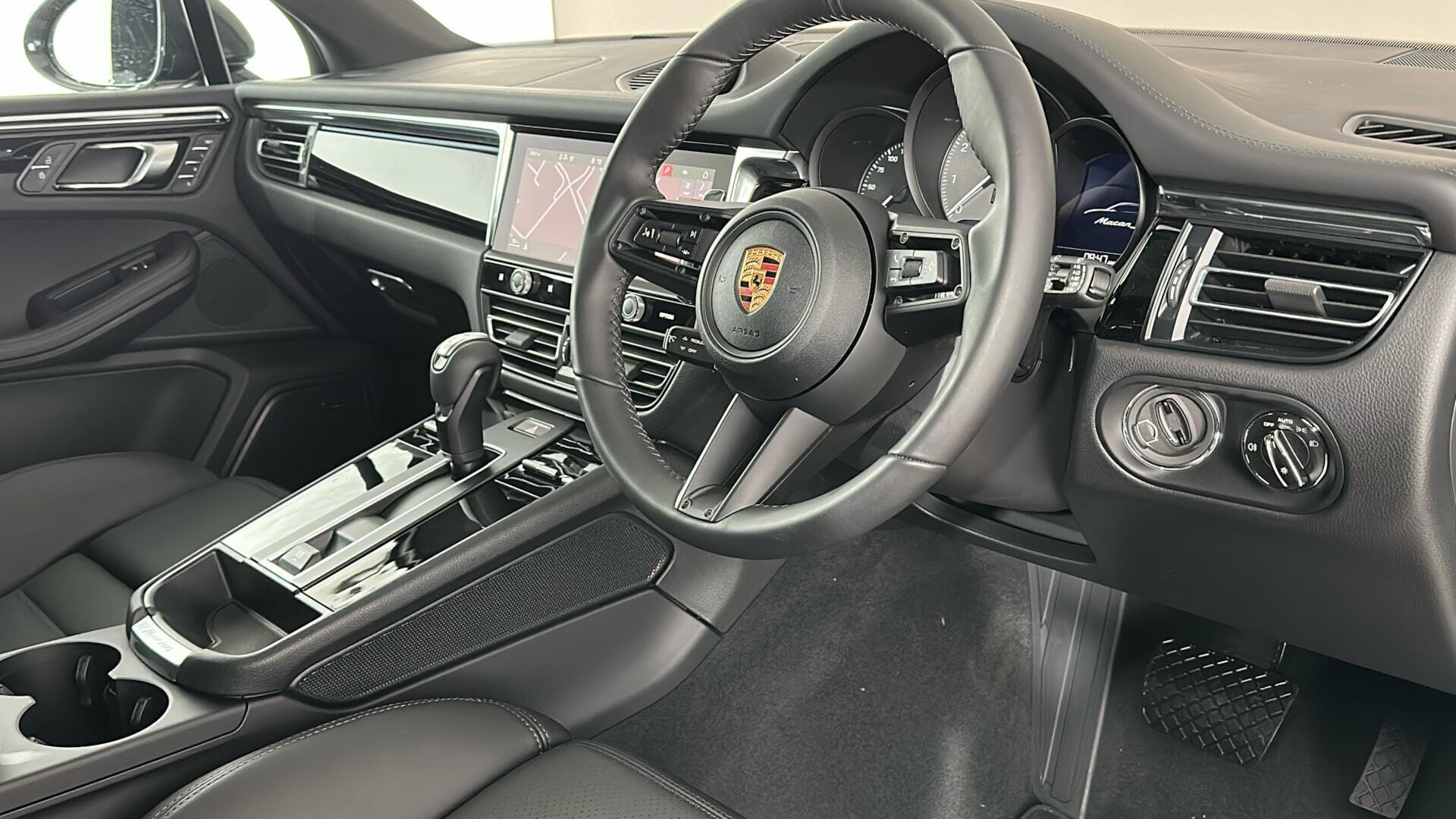 Porsche Macan view 21