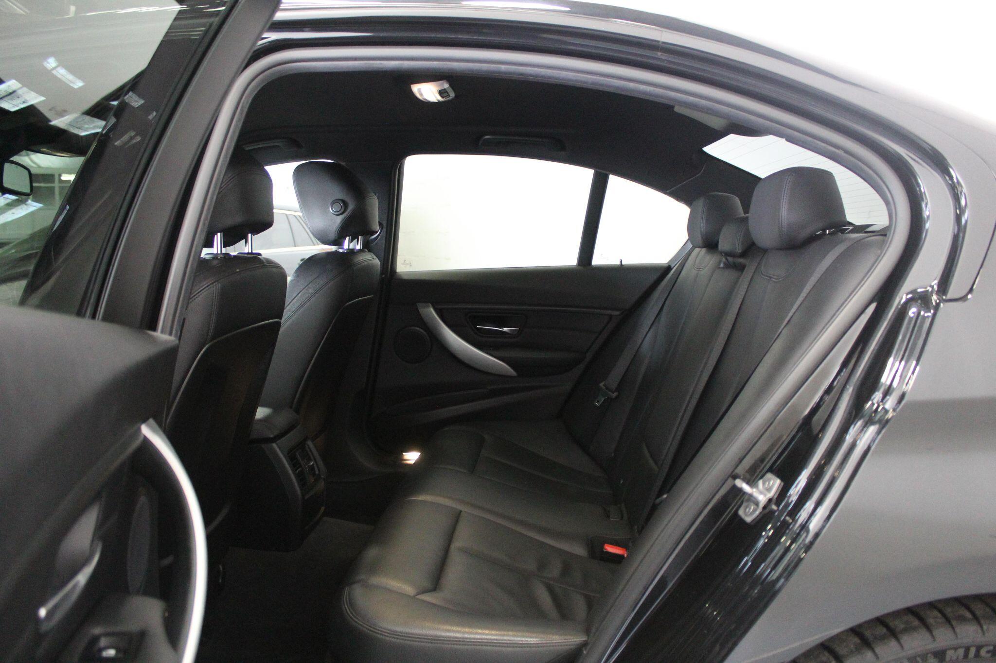 BMW 3 Series view 50