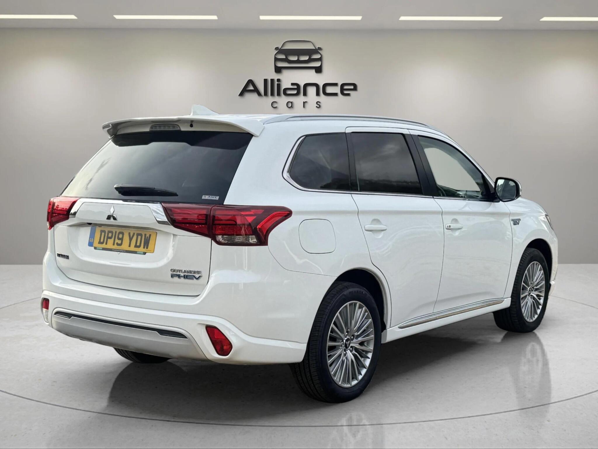 Mitsubishi Outlander view 15