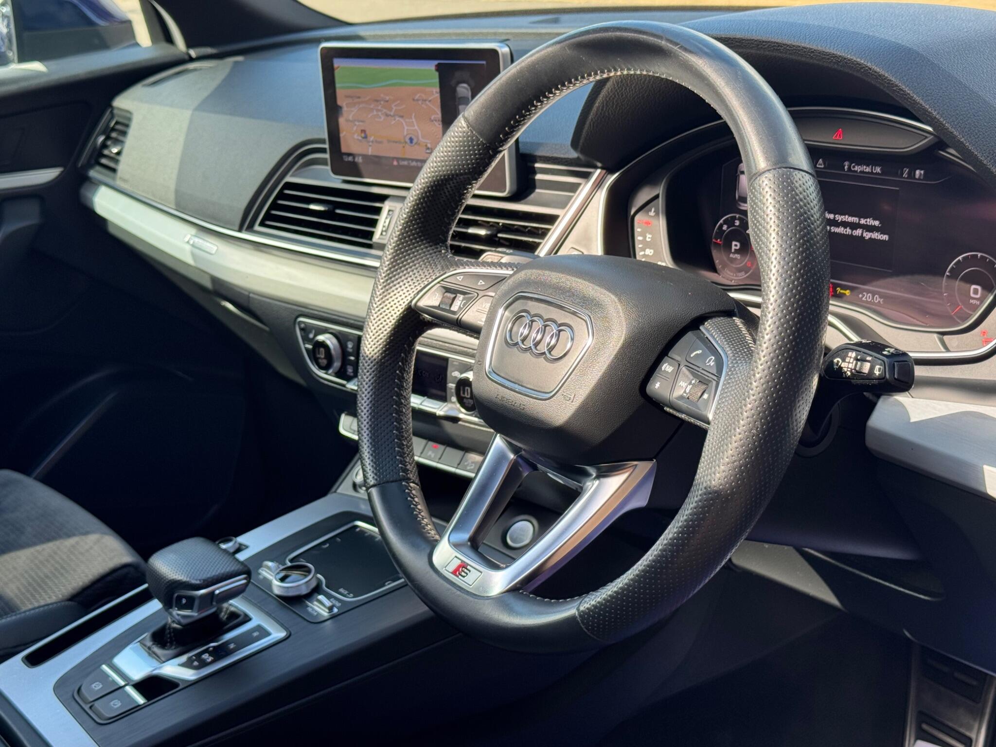 Audi Q5 view 16