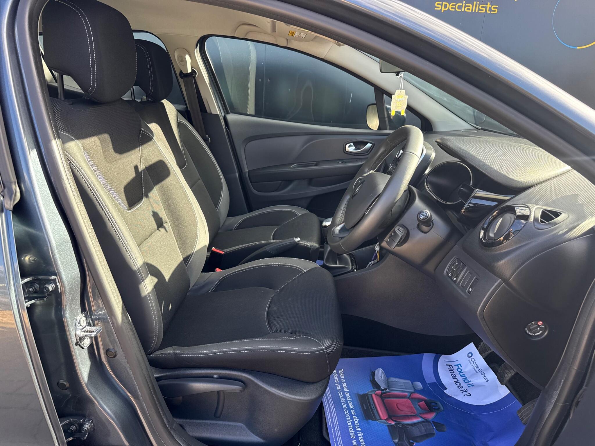 Renault Clio view 17