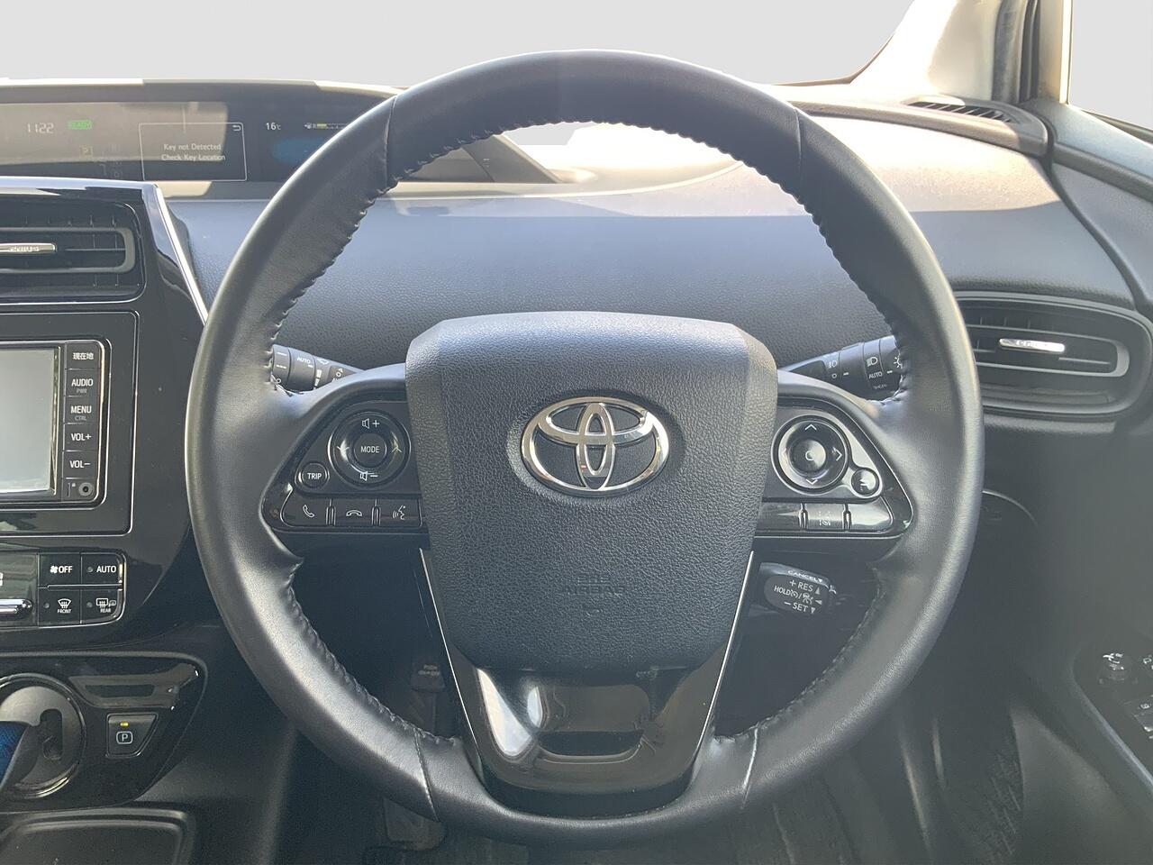 Toyota Prius view 9
